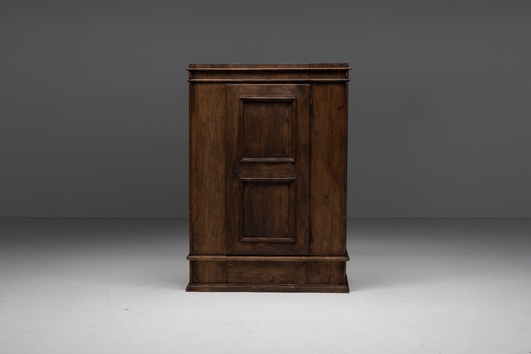 Rustic travail populaire alpine cabinet from around 1800