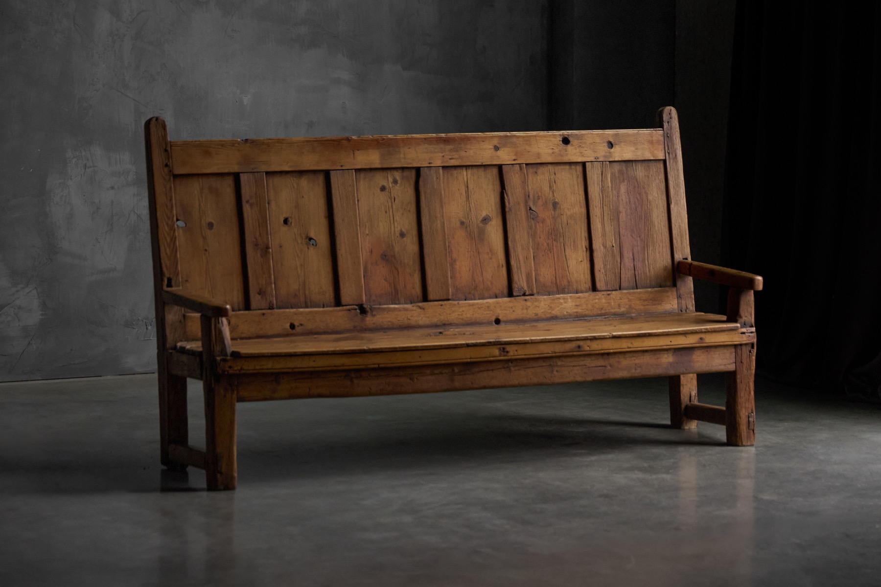 Rustic travail populaire bench in solid wood from the 19th century