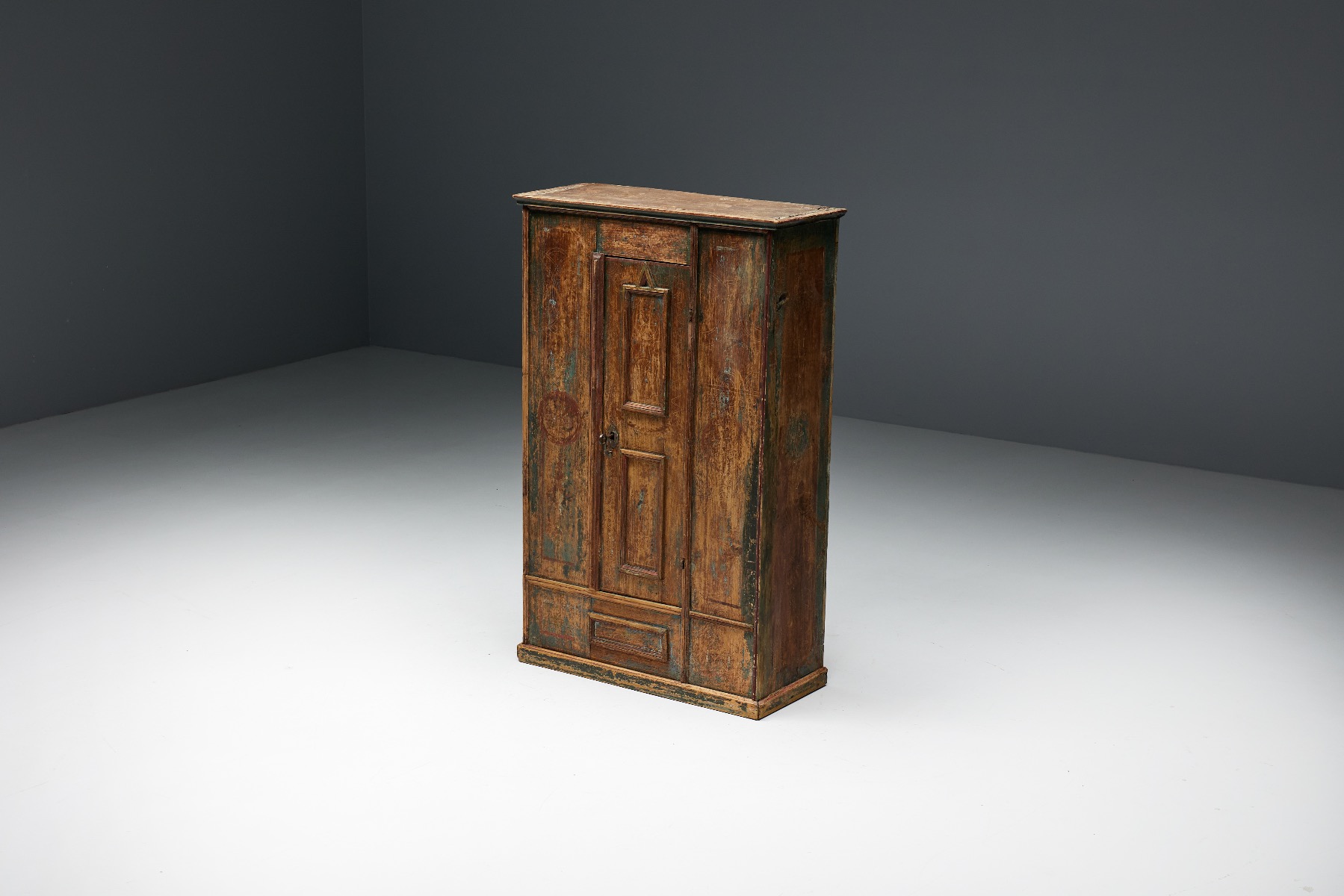 Rustic travail populaire cabinet 18th century