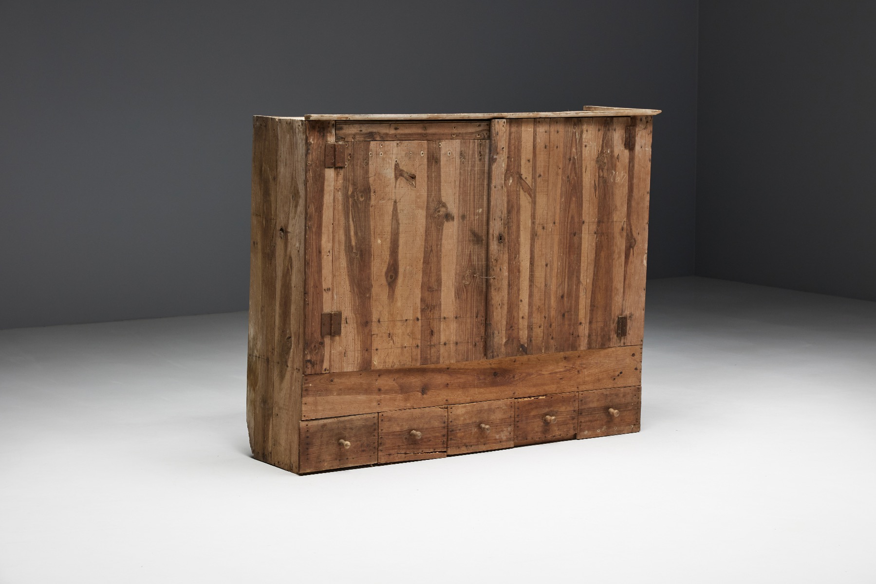 Rustic travail populaire cupboard from the nineteenth century