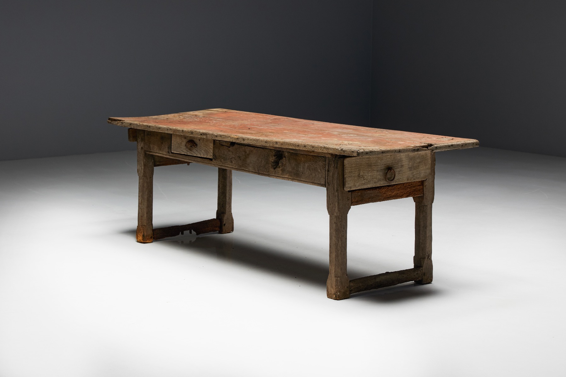 Rustic travail populaire dining table from the early nineteenth century