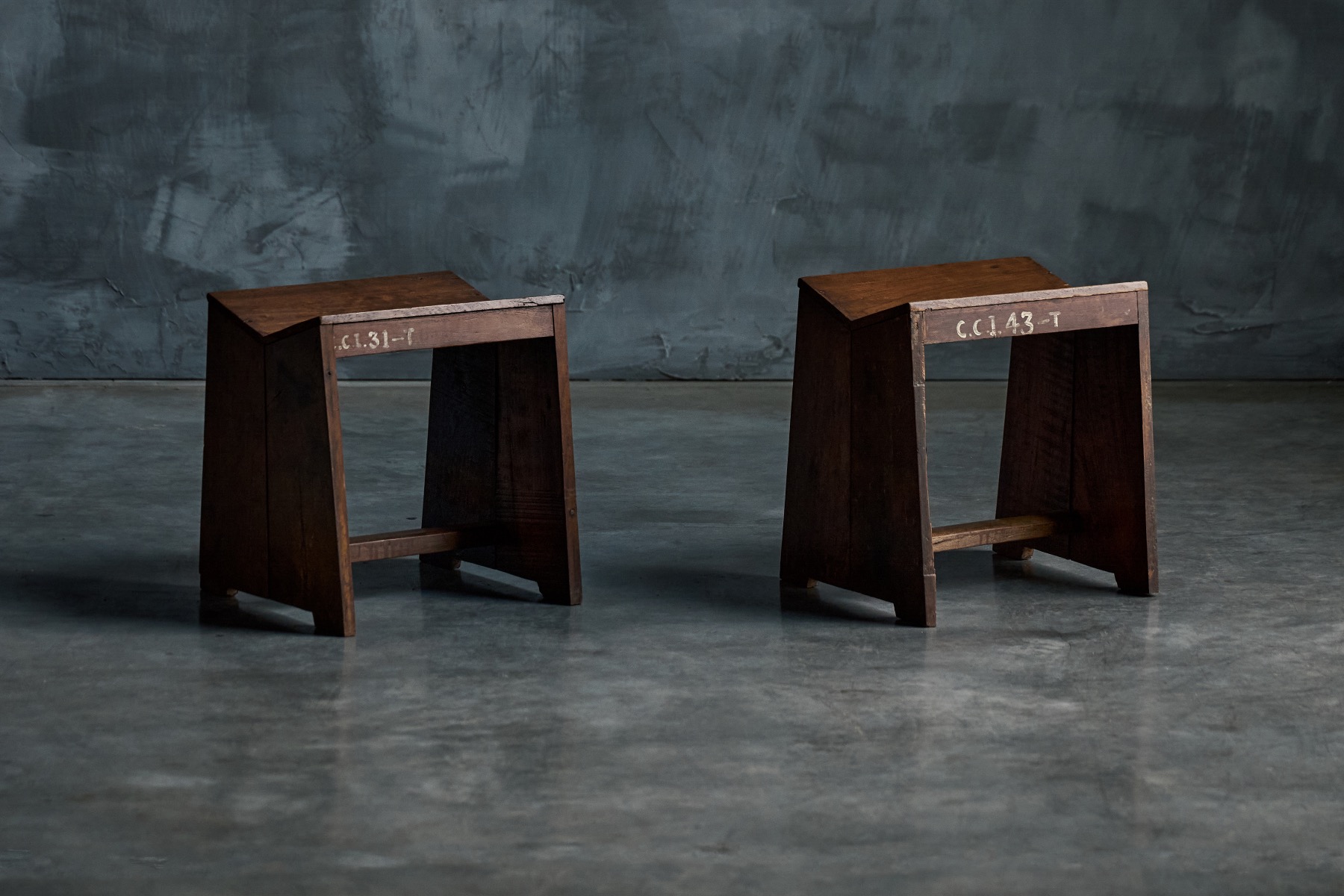 Pierre Jeanneret PJ-SI-68-A sewing stool