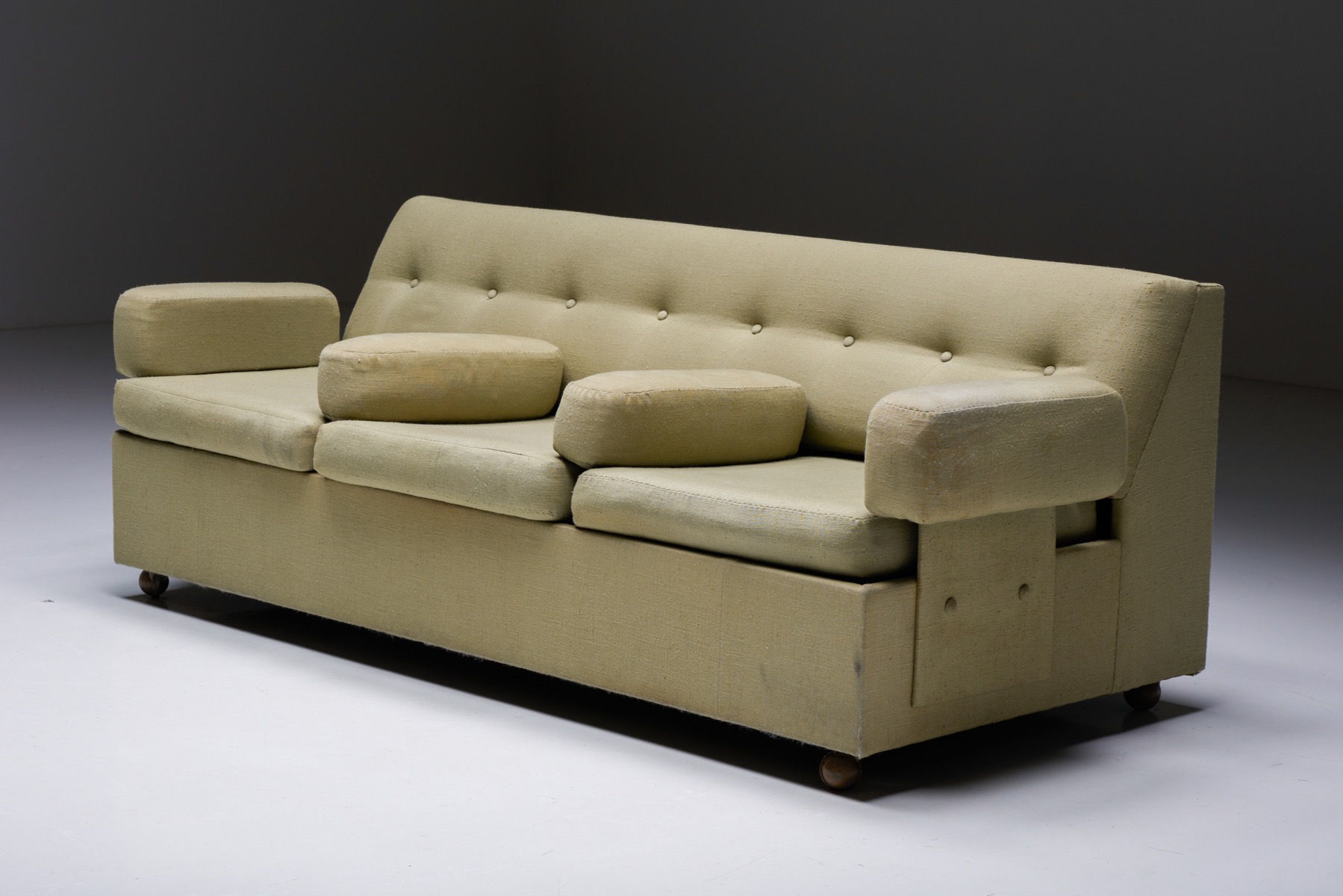 Sofa daybed in green upholstery by Seng Company from the 1930s