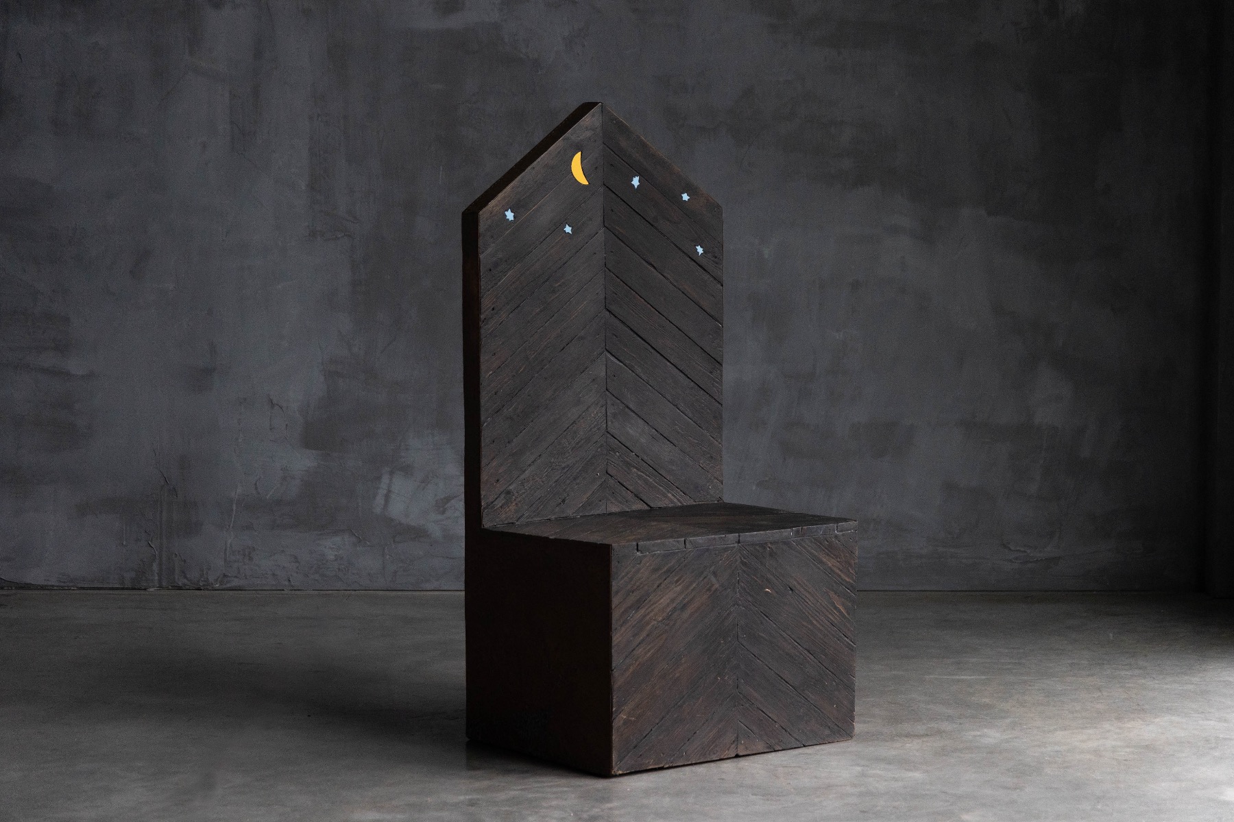 Throne chair designed by Sandro Lorenzini in the 1980s