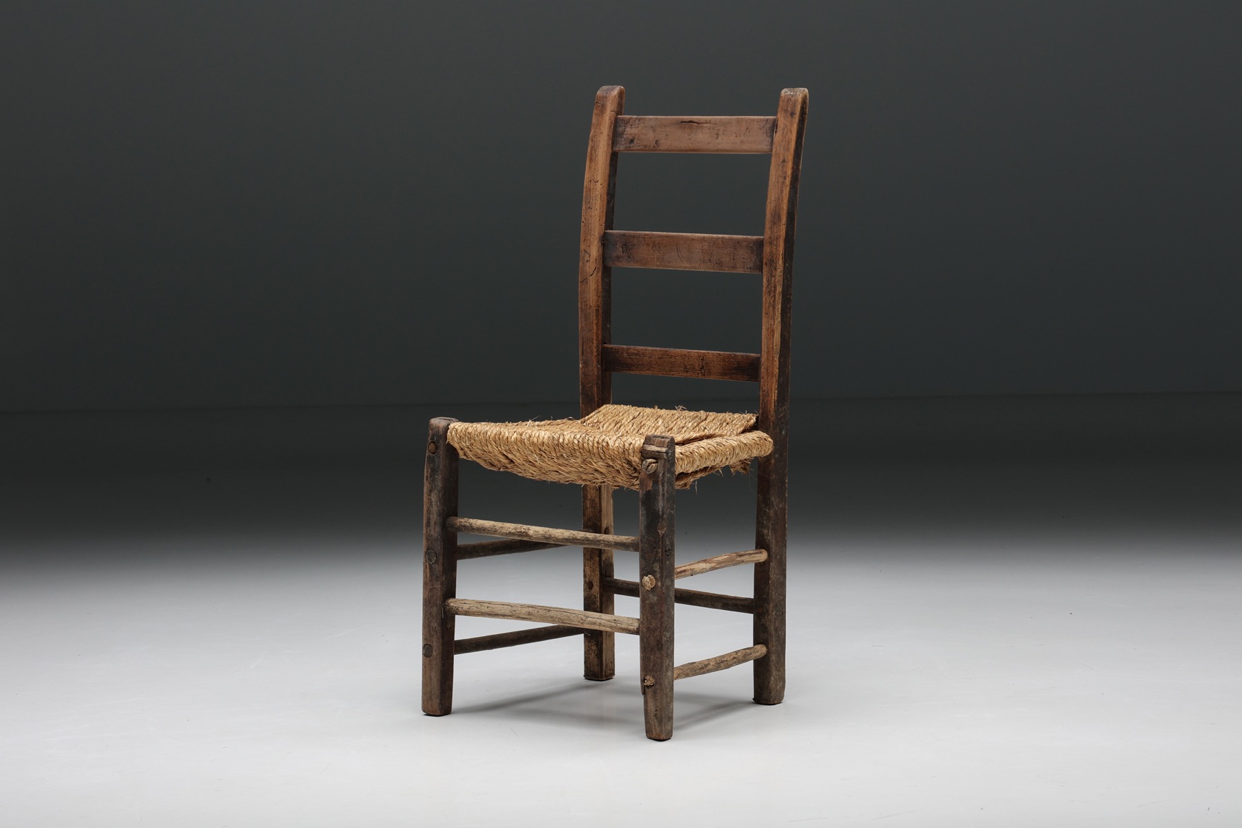 Travail artisanal rattan chair from the 1940s