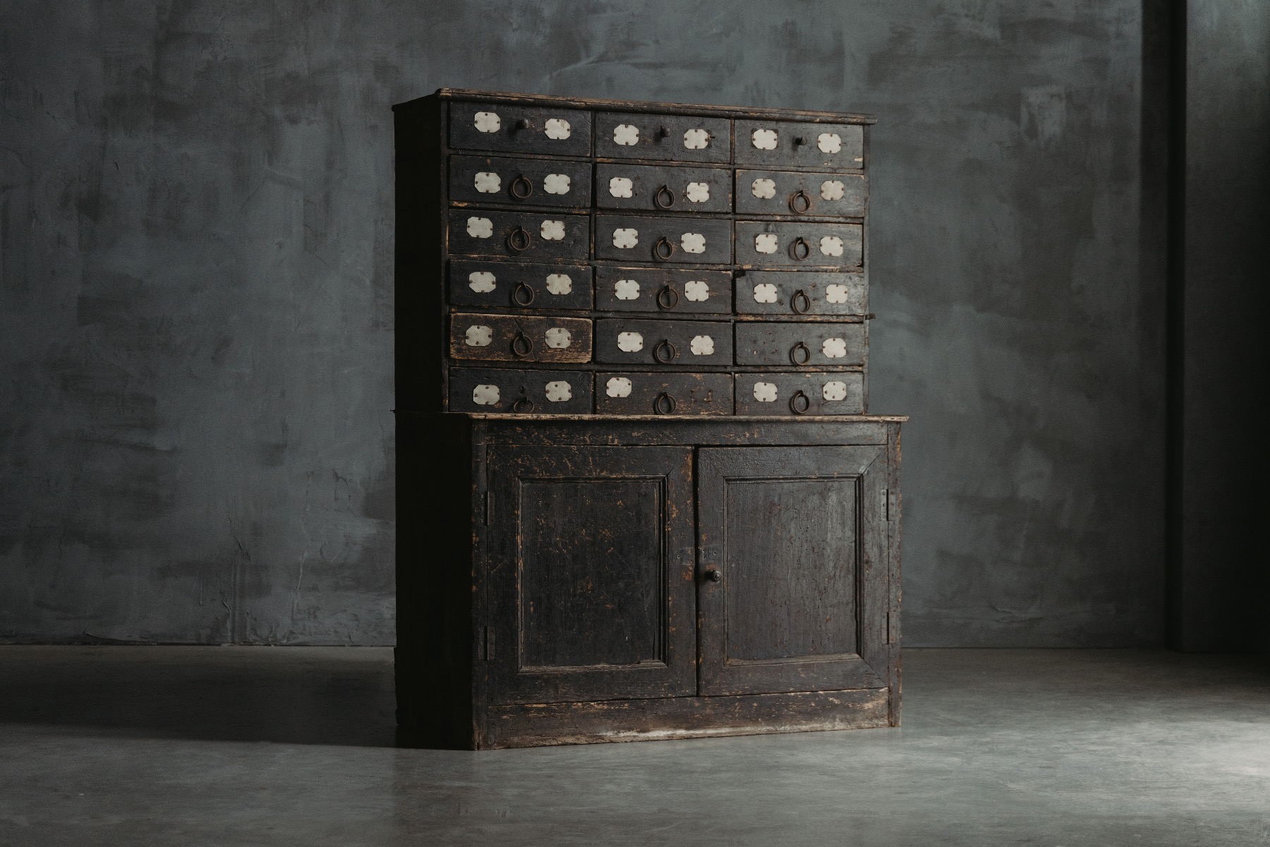Travail populaire apothecary cabinet 19th century