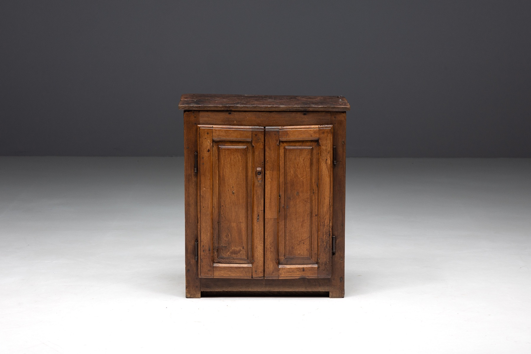 Travail populaire cupboard from the nineteenth century