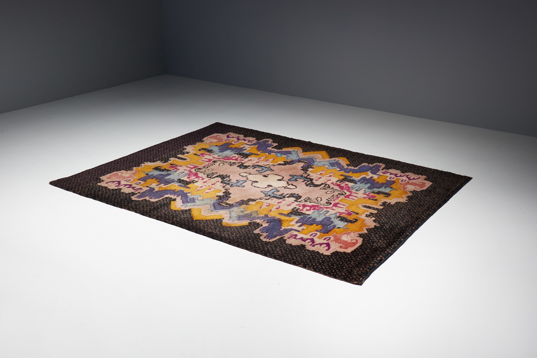 Tuschinski hand woven wool rug by Jaap Gidding from the 1940s