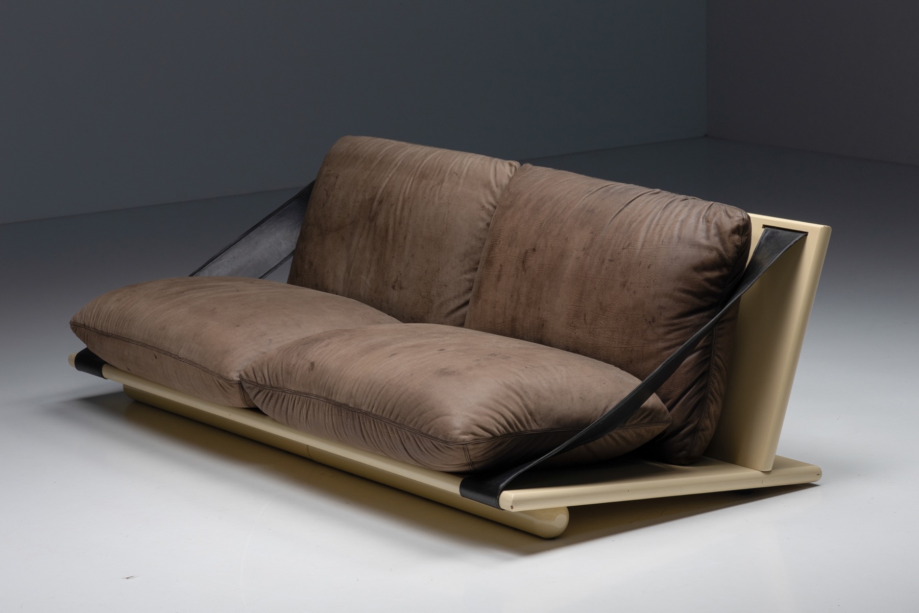 Two seater sofa in lacquer and leather from the 1970s