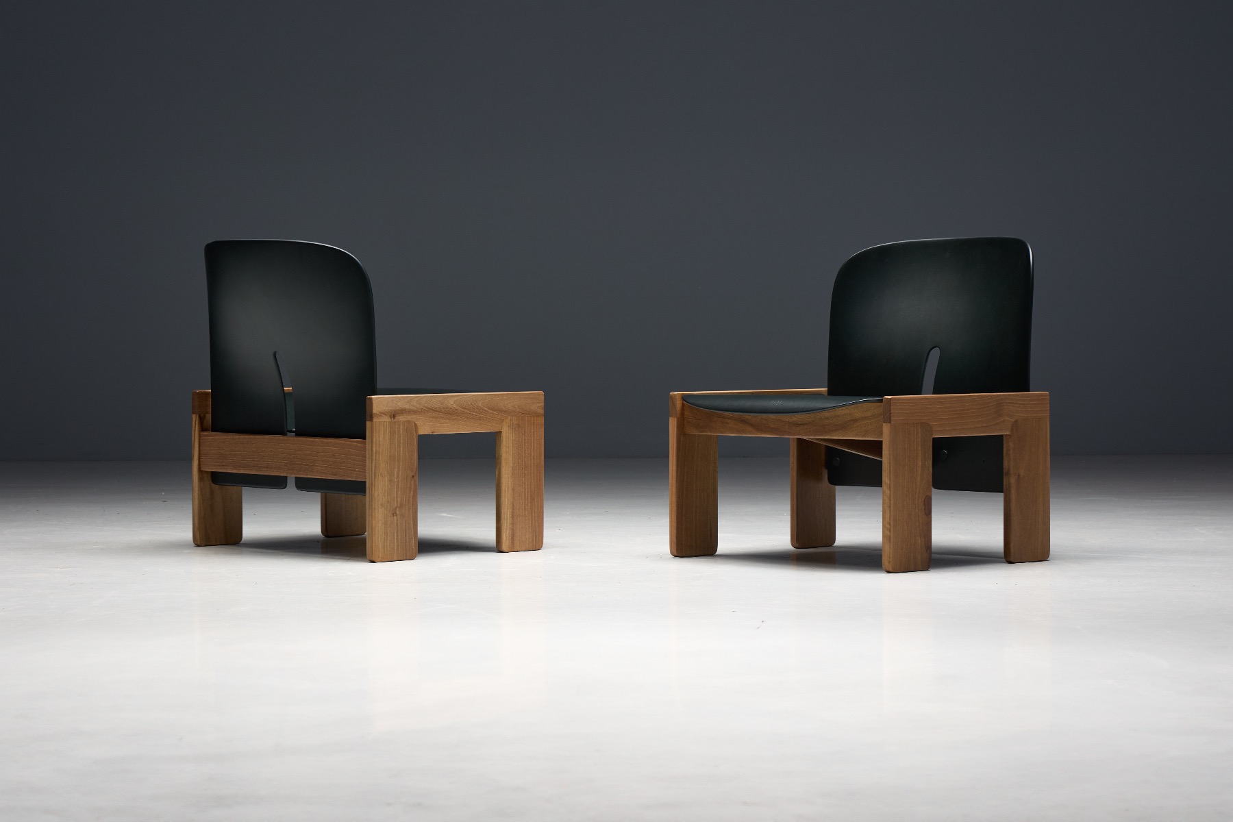 High end 1960s Italian lounge chair by Cassina