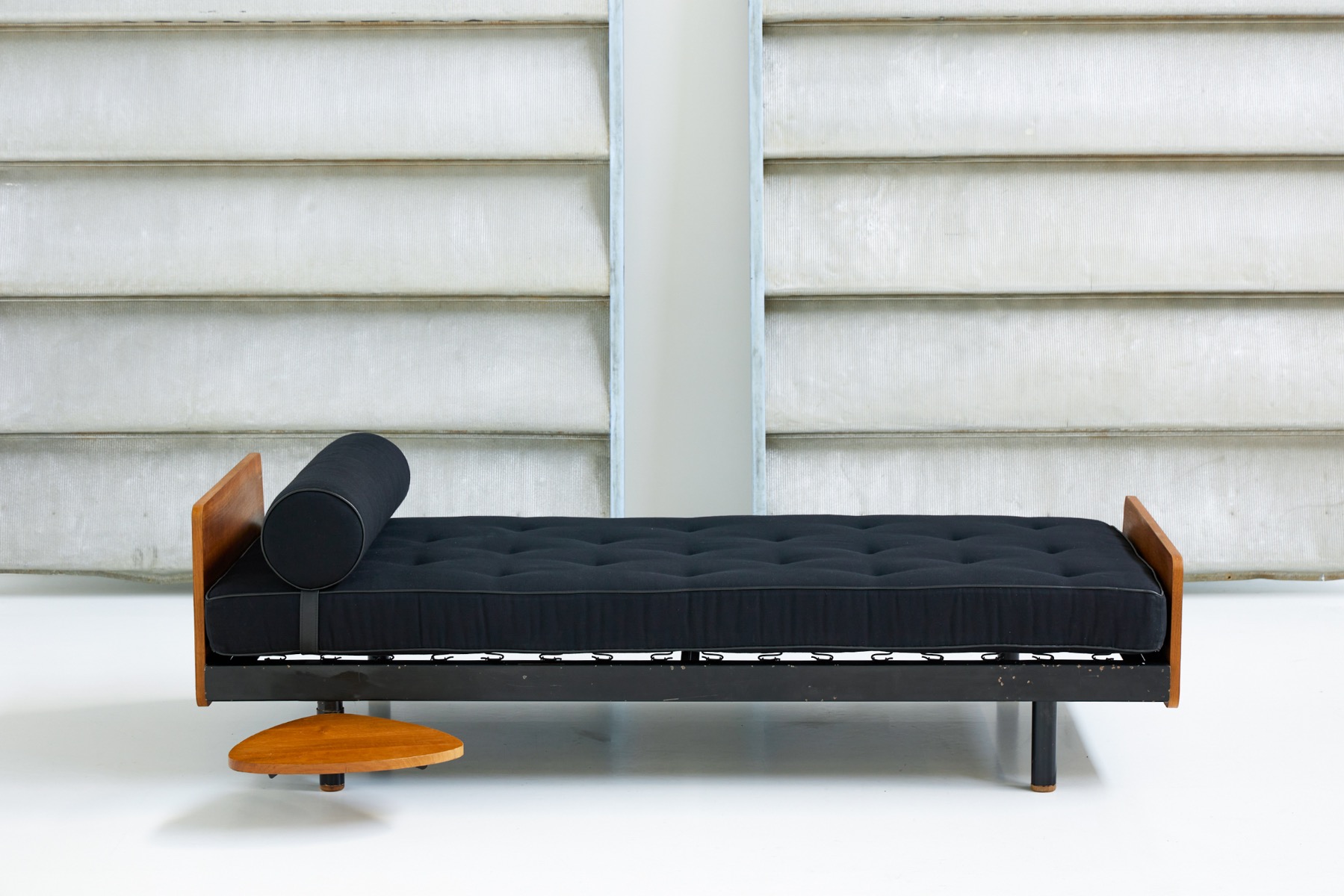 Authentic Flavigny daybed by Jean Prouvé from the 1950s