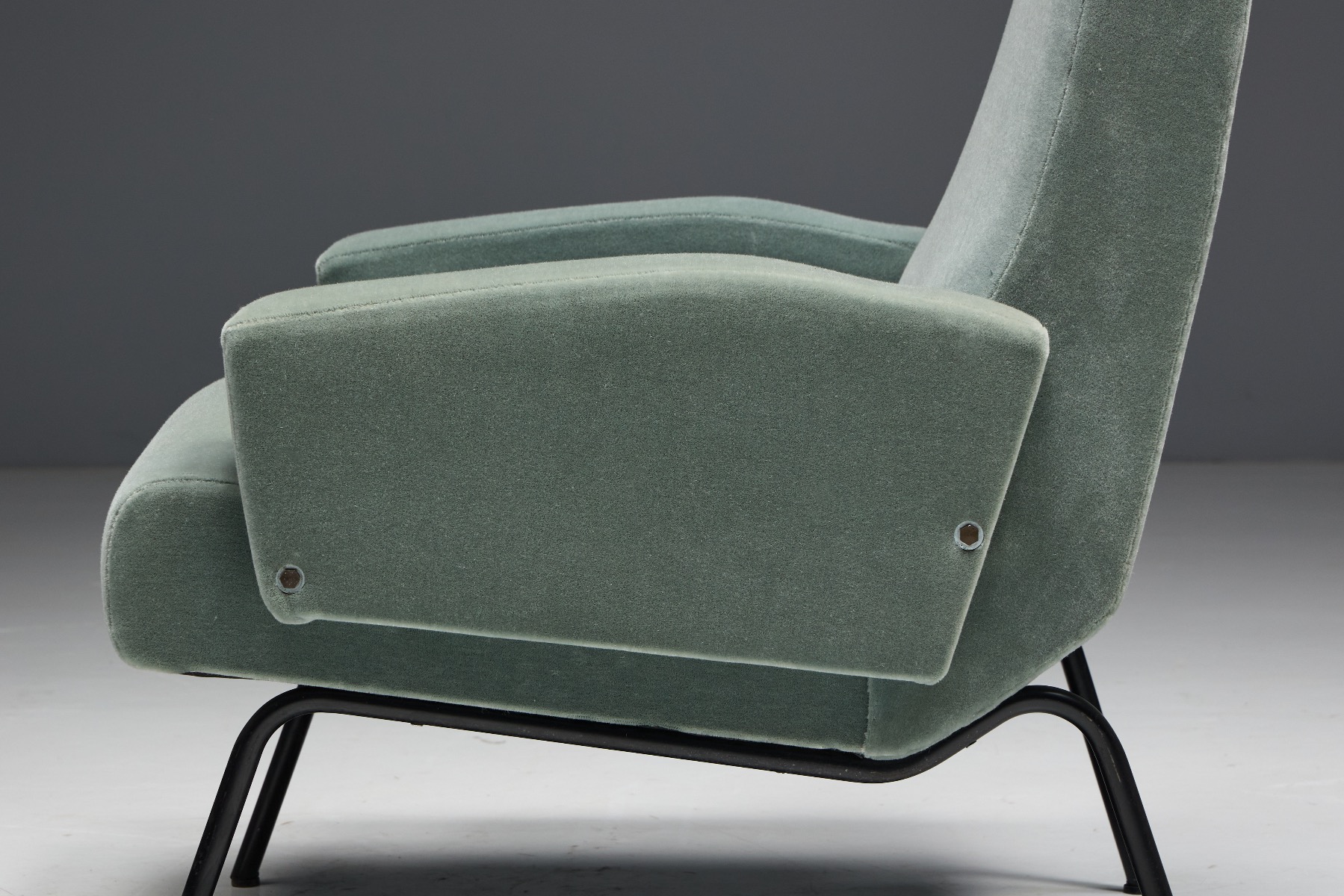 Classic 1950s lounge chairs with modernist character