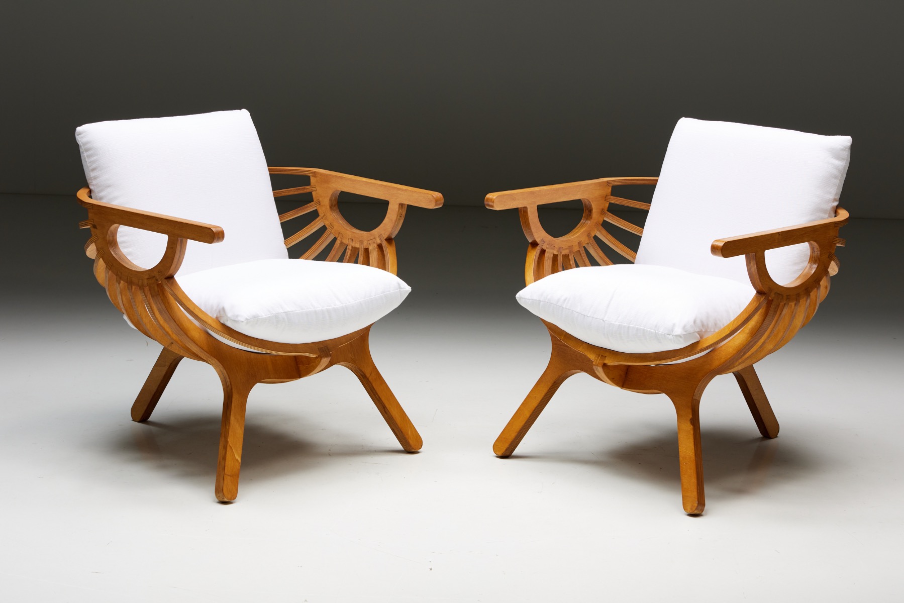 Design icon shell lounge chair from the 1980s