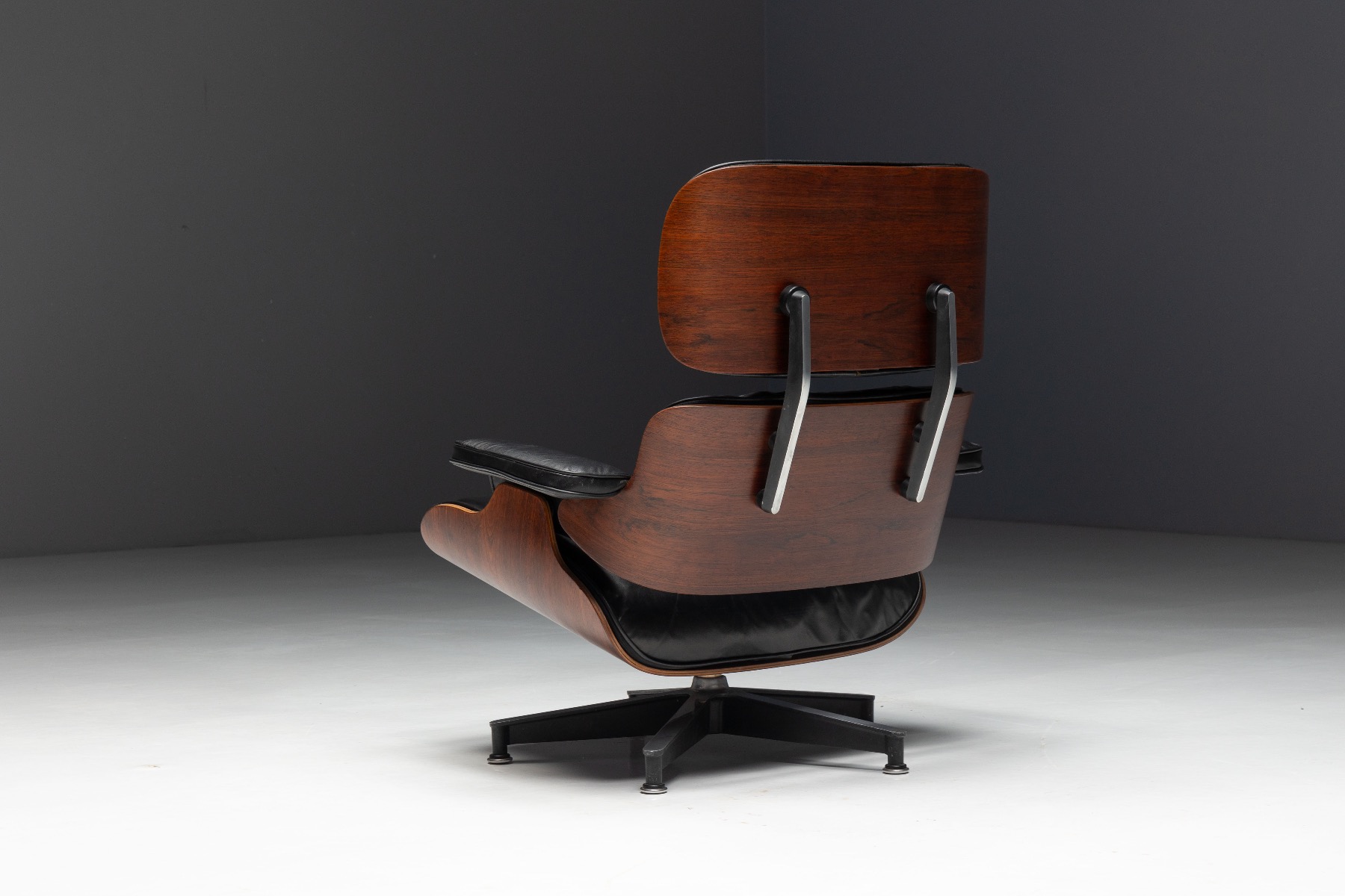 Early model Eames Lounge Chair with matching ottoman