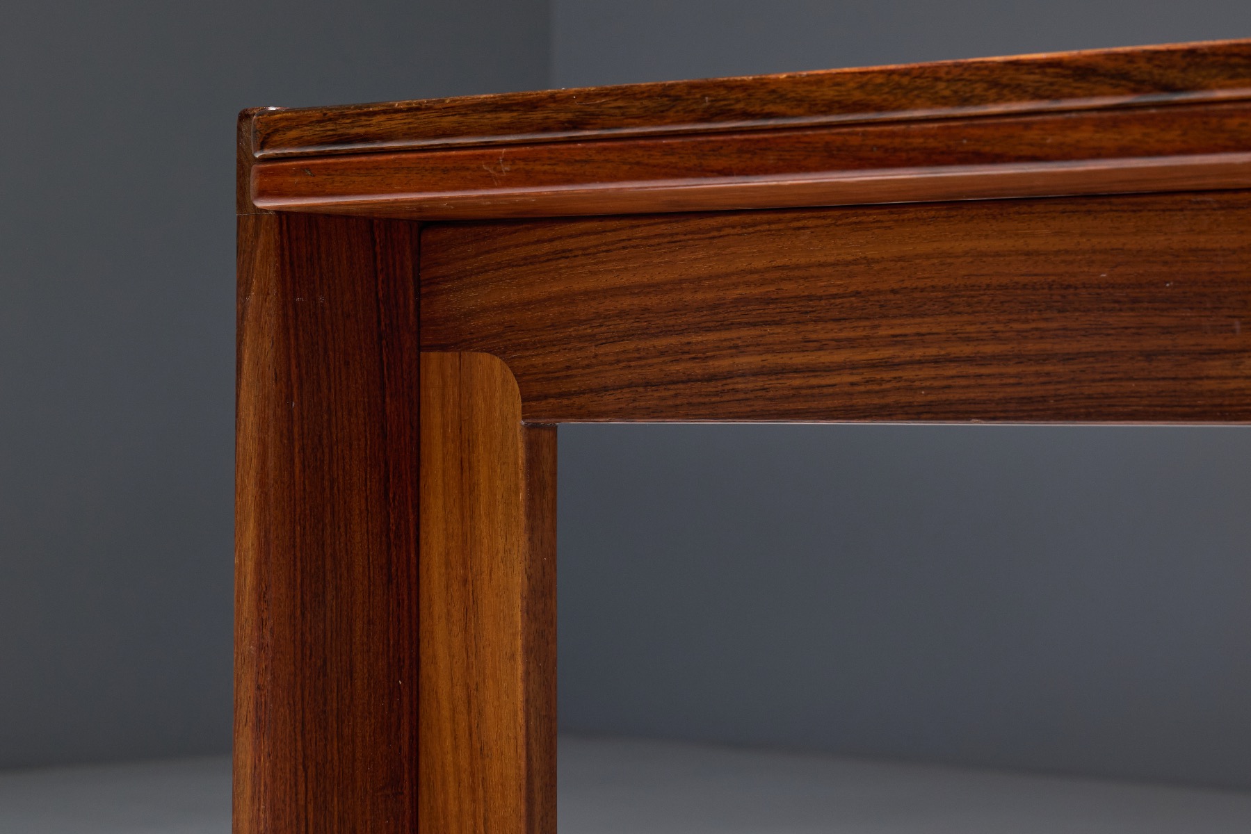 Refined mid century dining table with Italian character