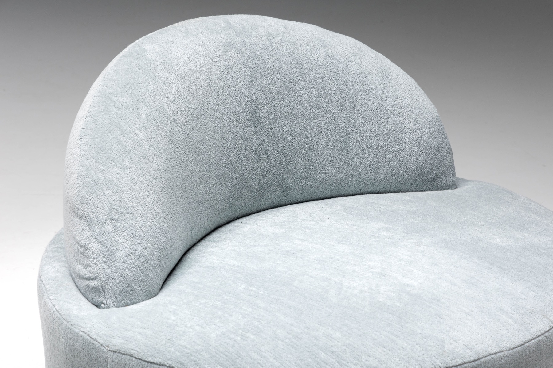 Signature Vladimir Kagan sofa for Roche Bobois design
