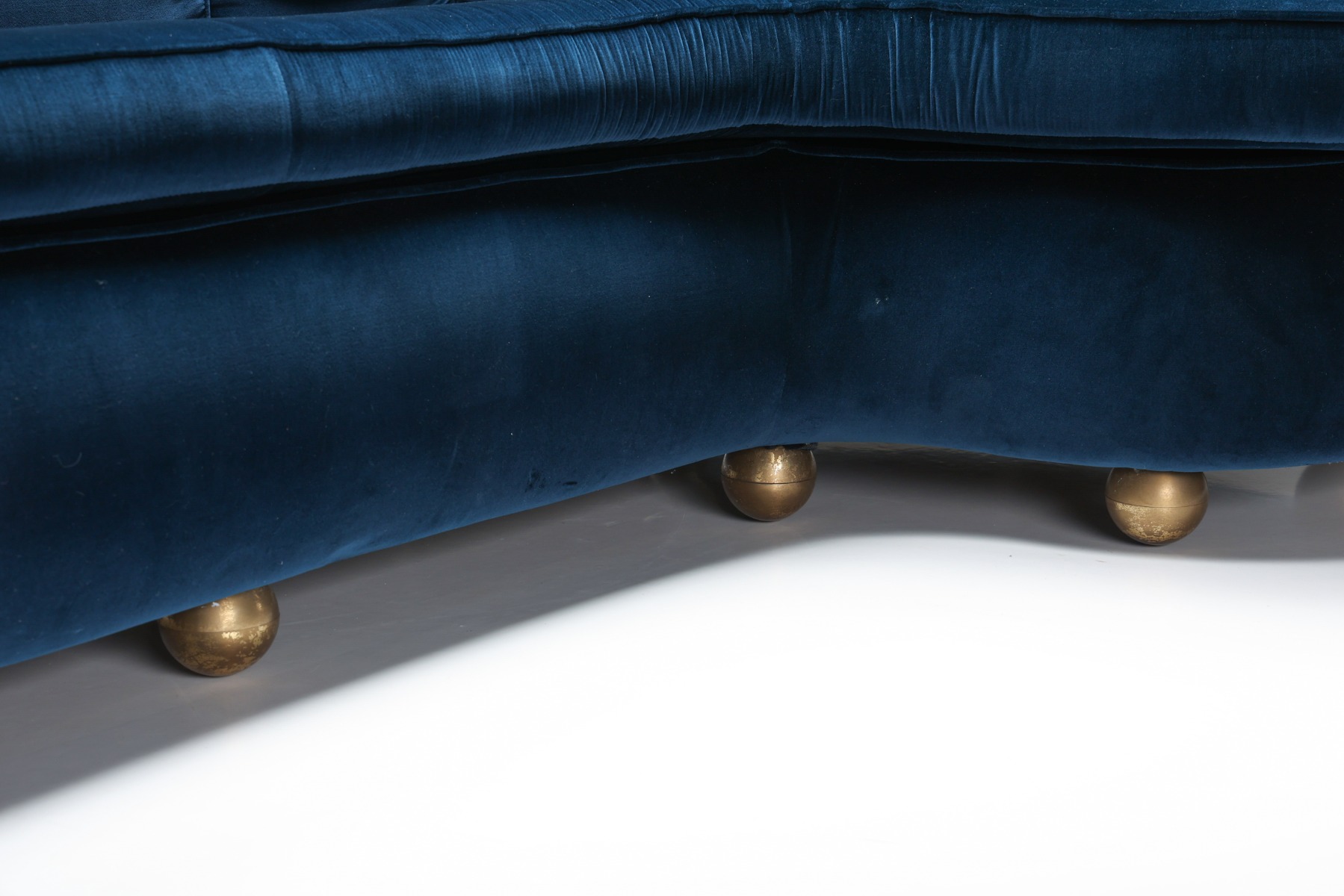 Vintage glamour curved velvet sofa from the 1970s