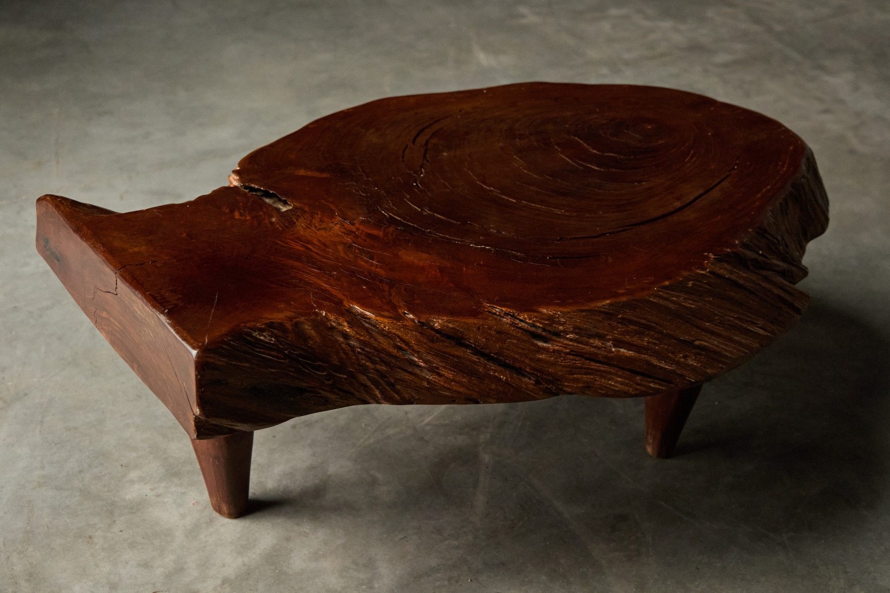 Design classic coffee table by José Zanine Caldas