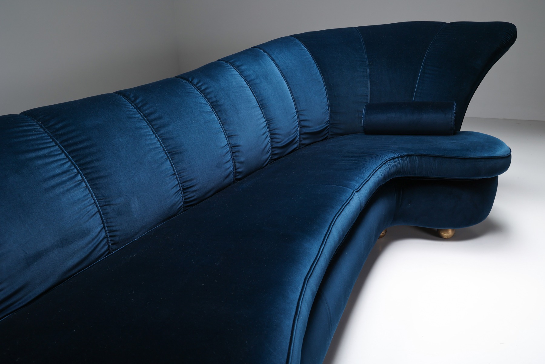 Iconic 1970s Hollywood Regency sofa with velvet finish