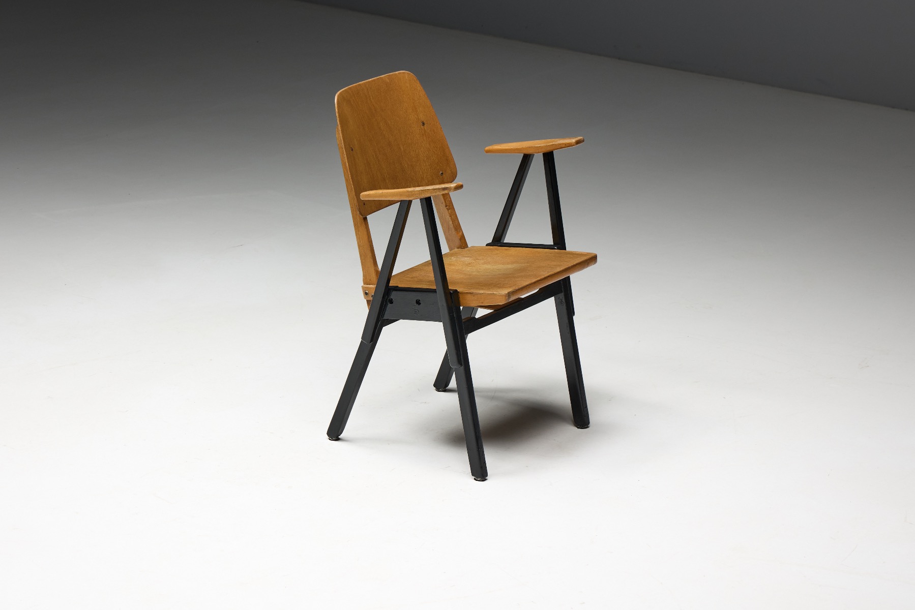 Palais de Tokyo 1950s design seating
