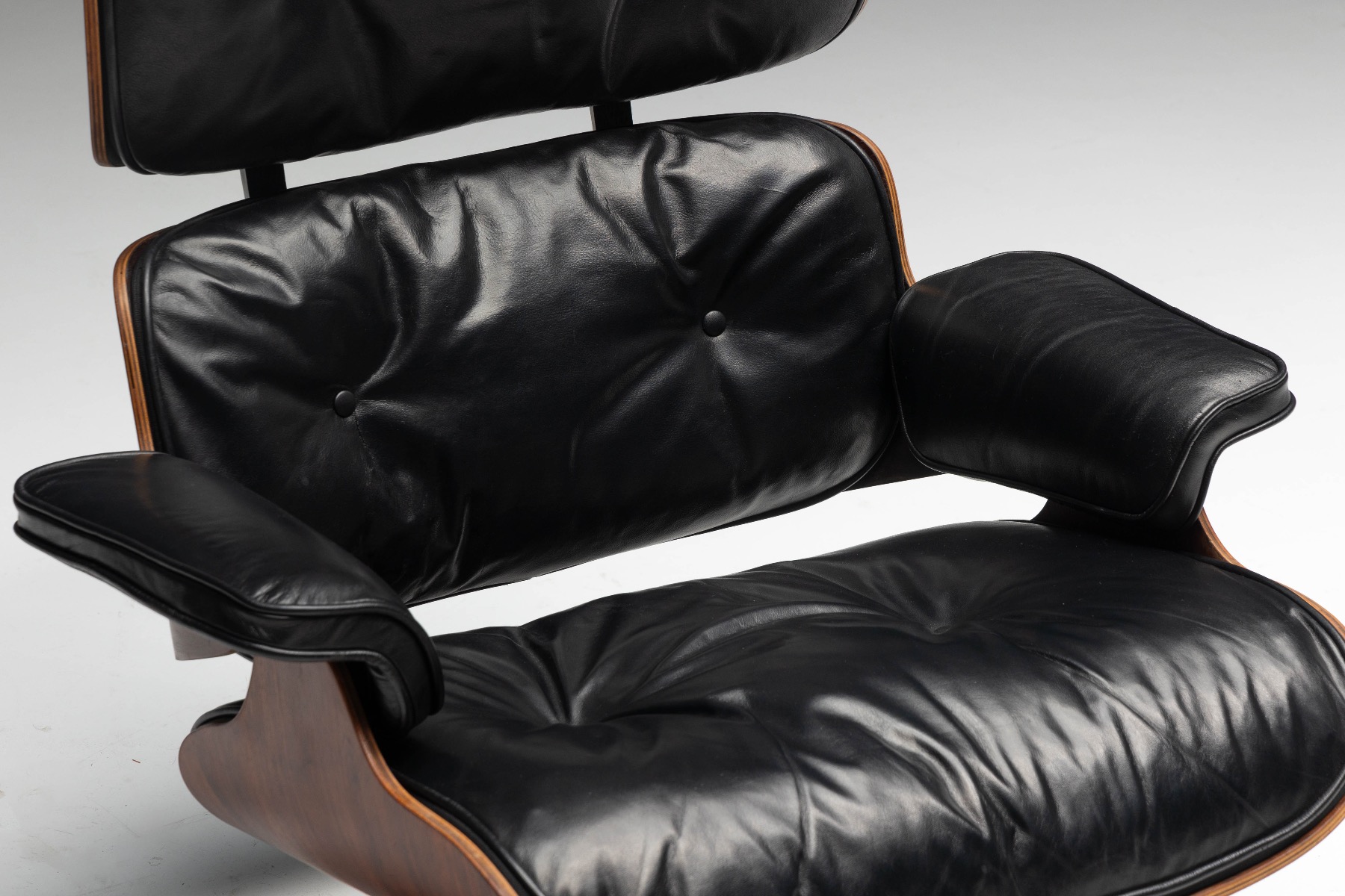 Design classic Eames Lounge Chair and Ottoman set