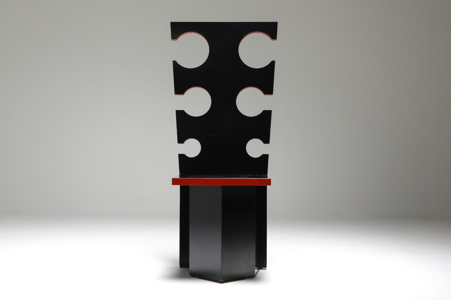 Expressive sculptural chairs from the 1970s