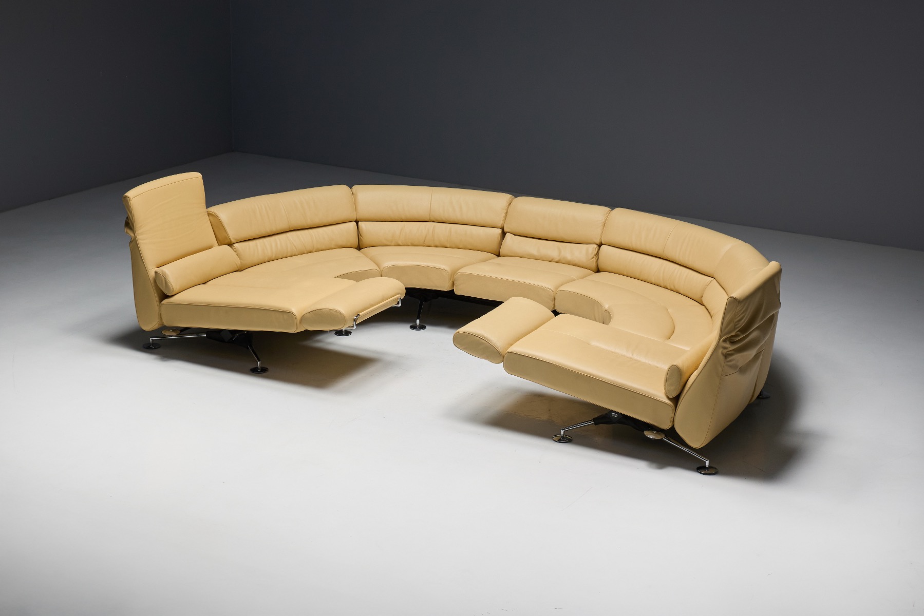 Design icon sofa by De Sede