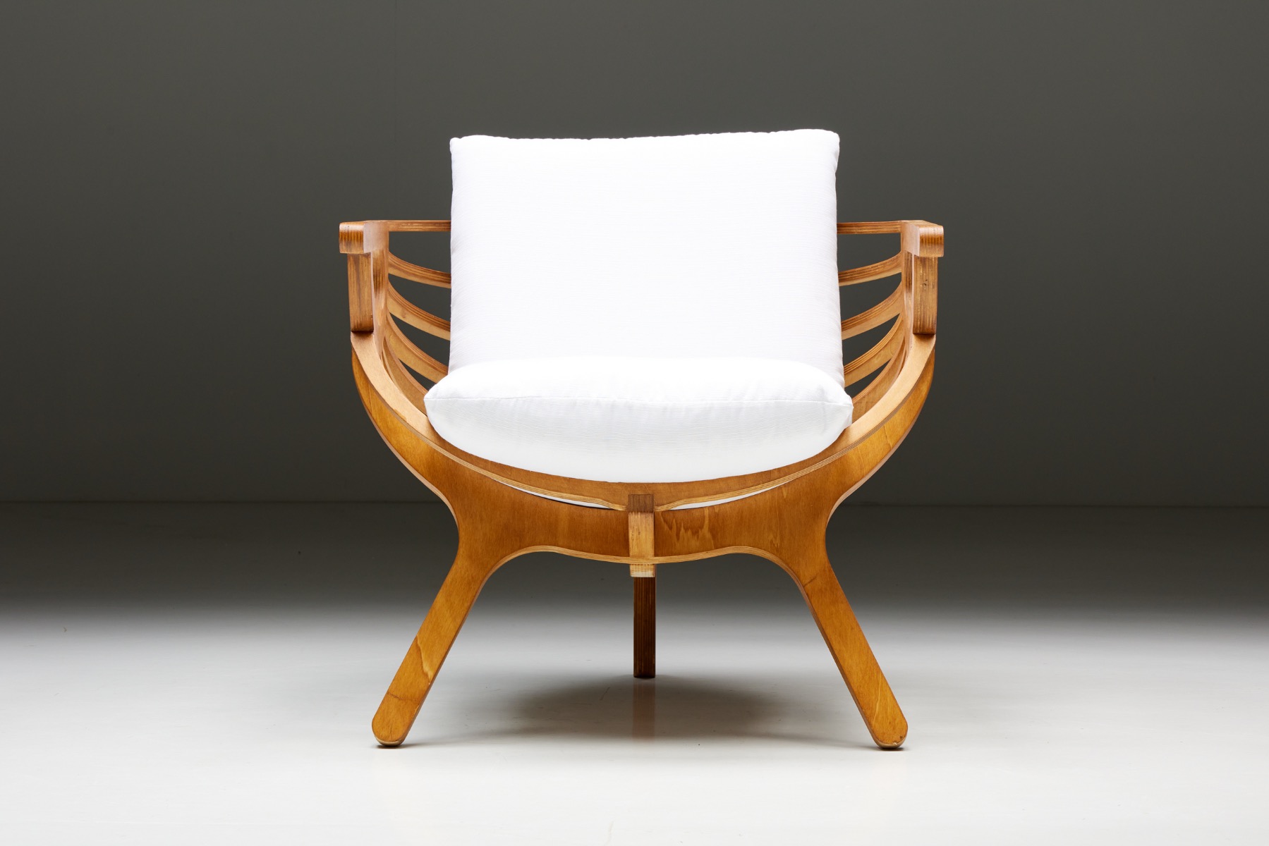 Avant garde shell lounge chair from the 1980s