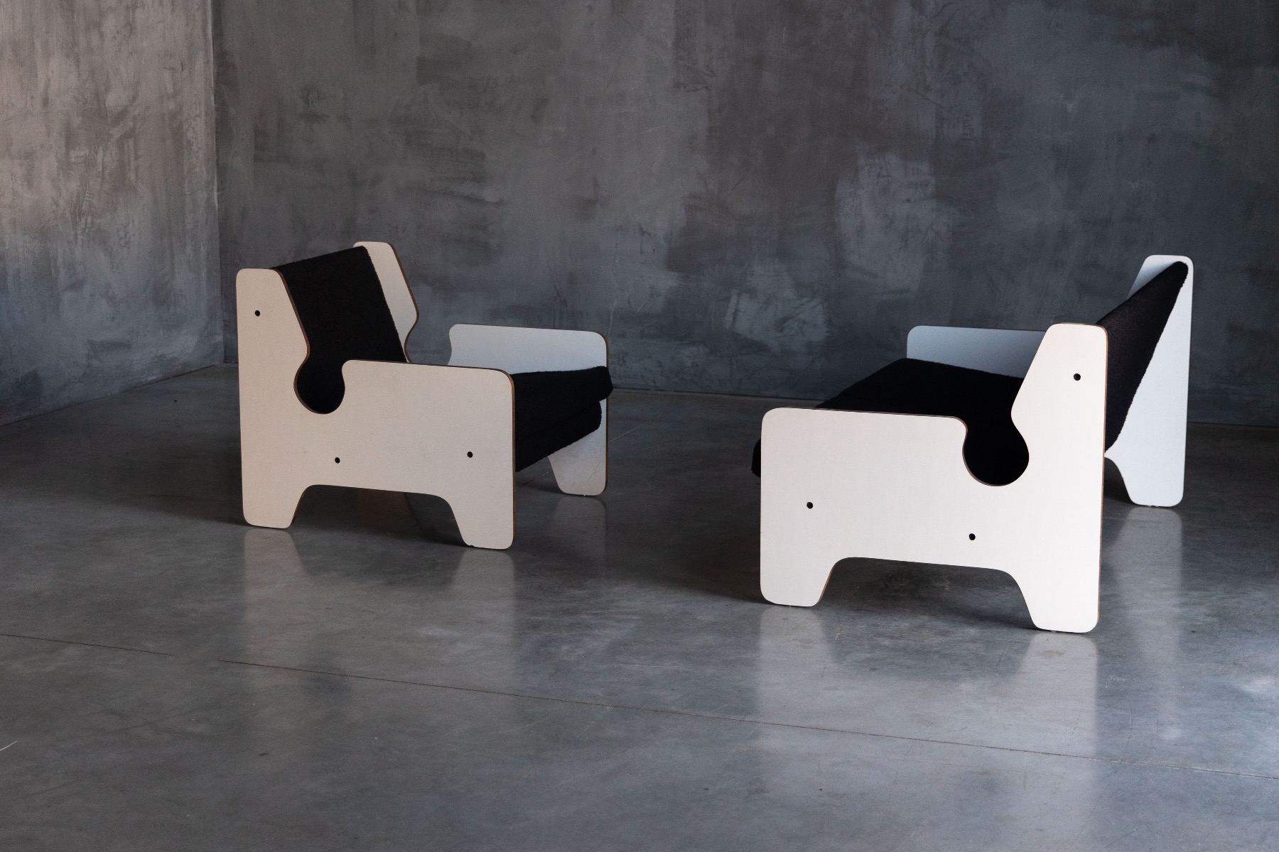 Design icon lounge chair in black and white from the 1970s