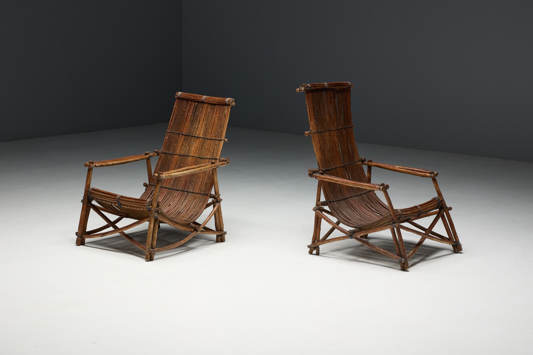 Gallery level wicker reclining chair with design presence