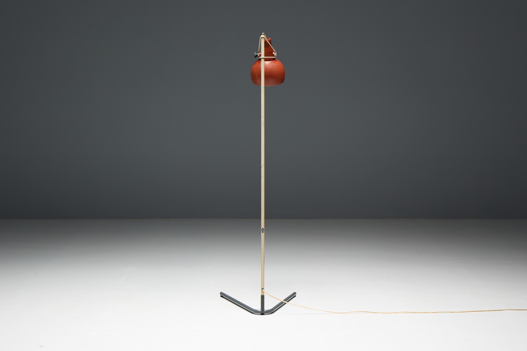 Sleek NX29 floor lamp design from the 1950s
