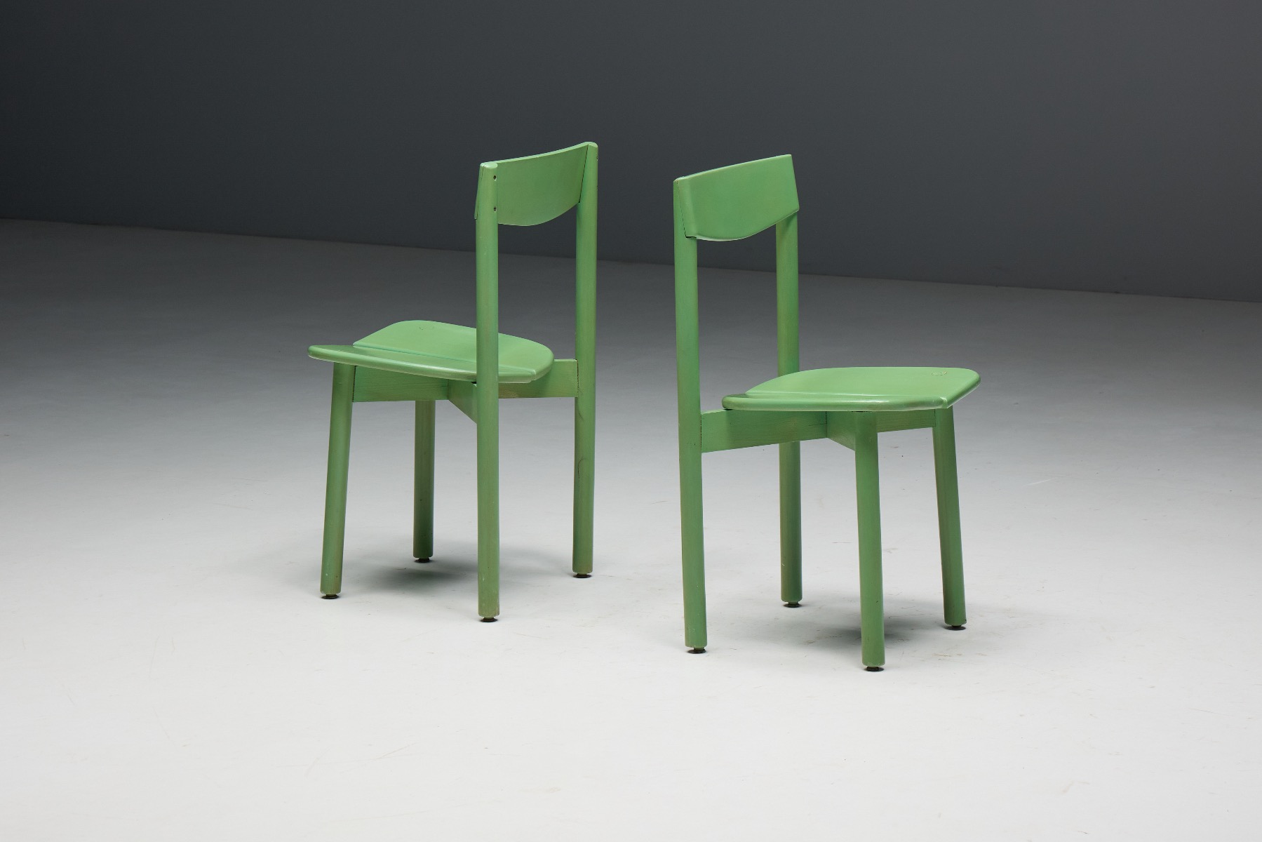 Green dining chair with carefully balanced proportions