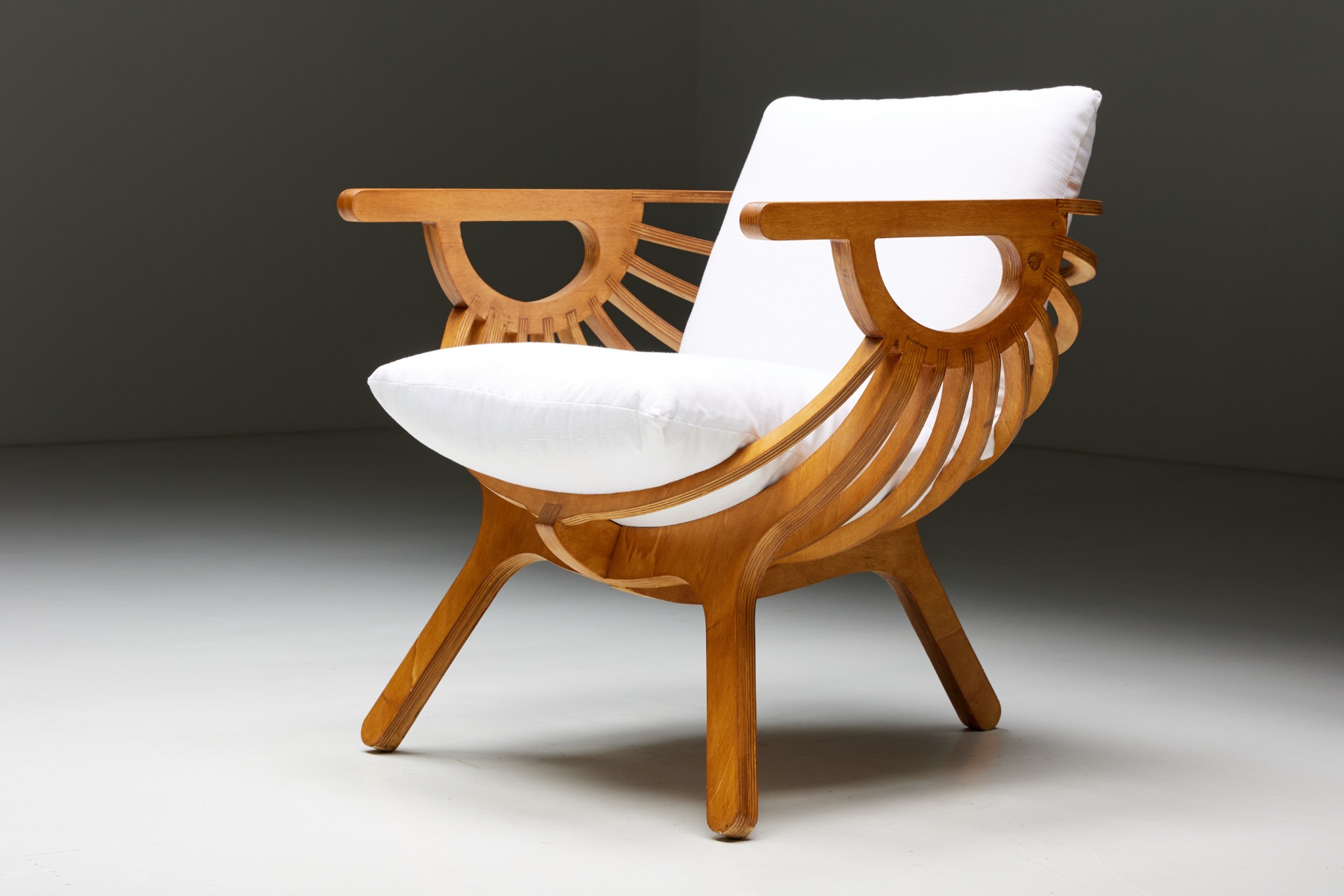 High end shell lounge chair from the 1980s design