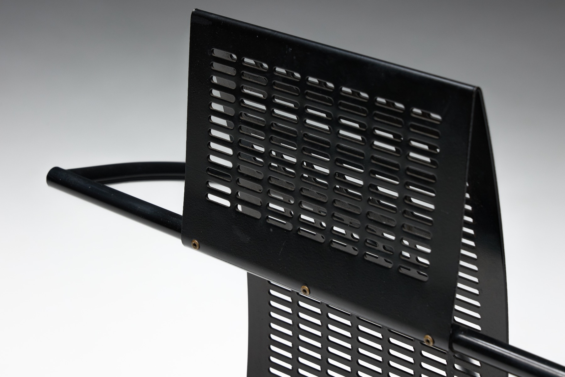 Collectible design chair from the Quinta series