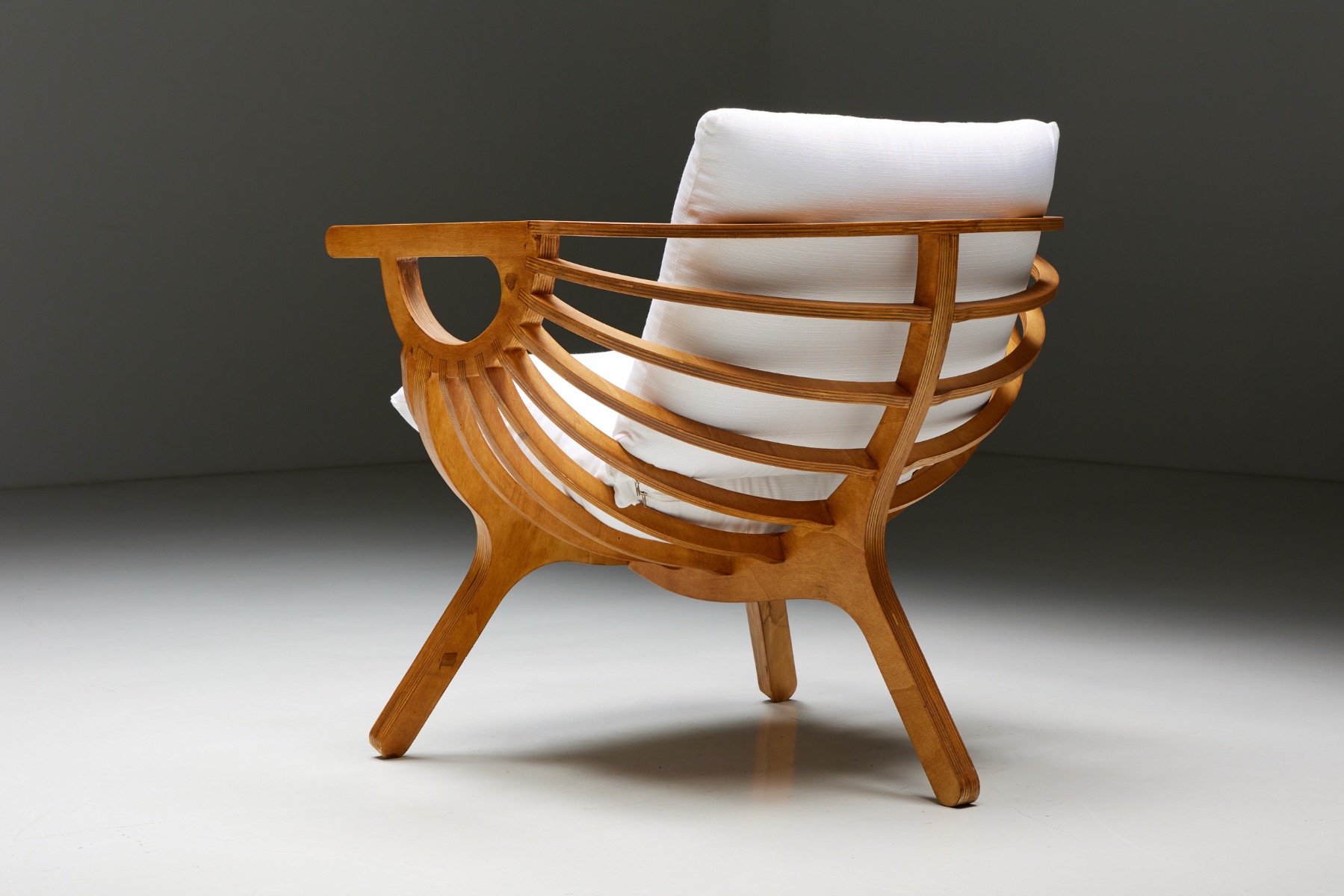 Contemporary shell lounge chair in 1980s style