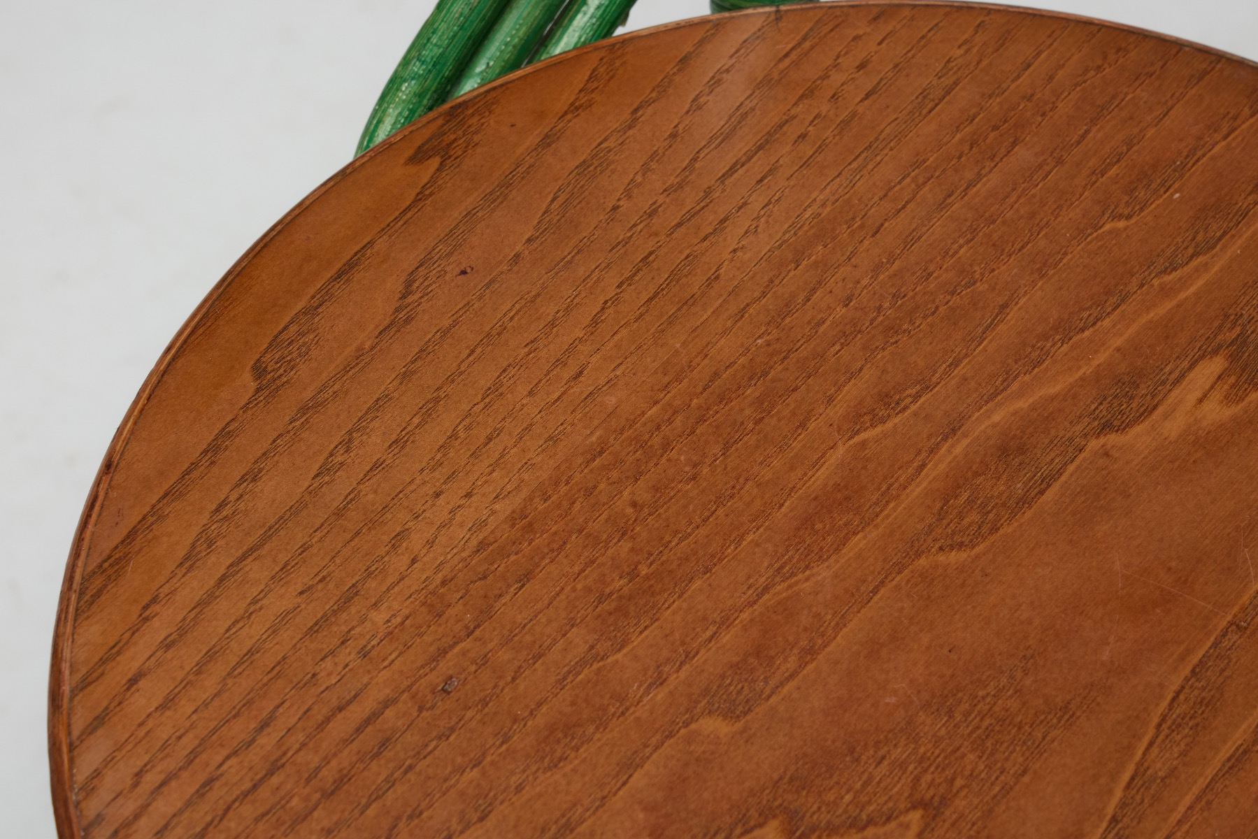 Expressive organic vine stool with dynamic silhouette