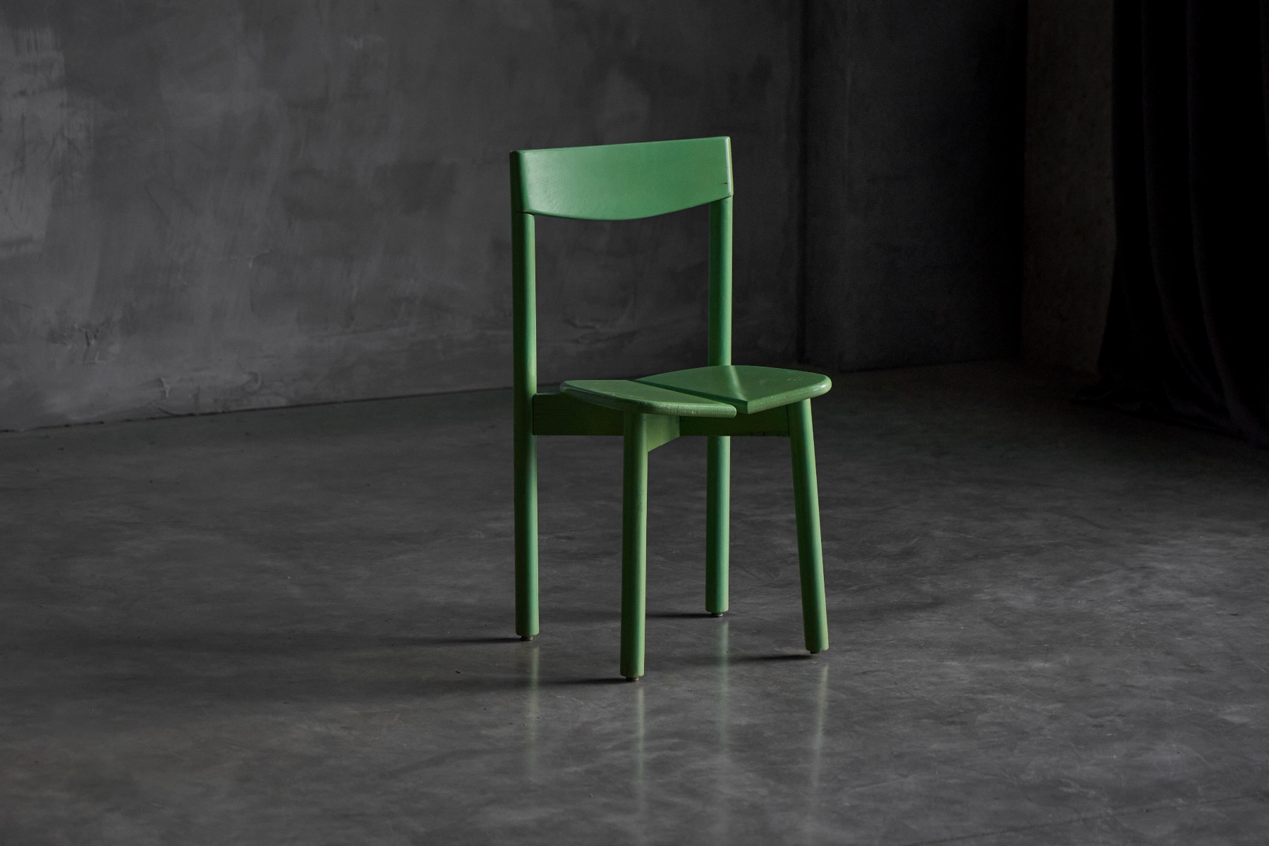 Sculptural seating design green dining chair