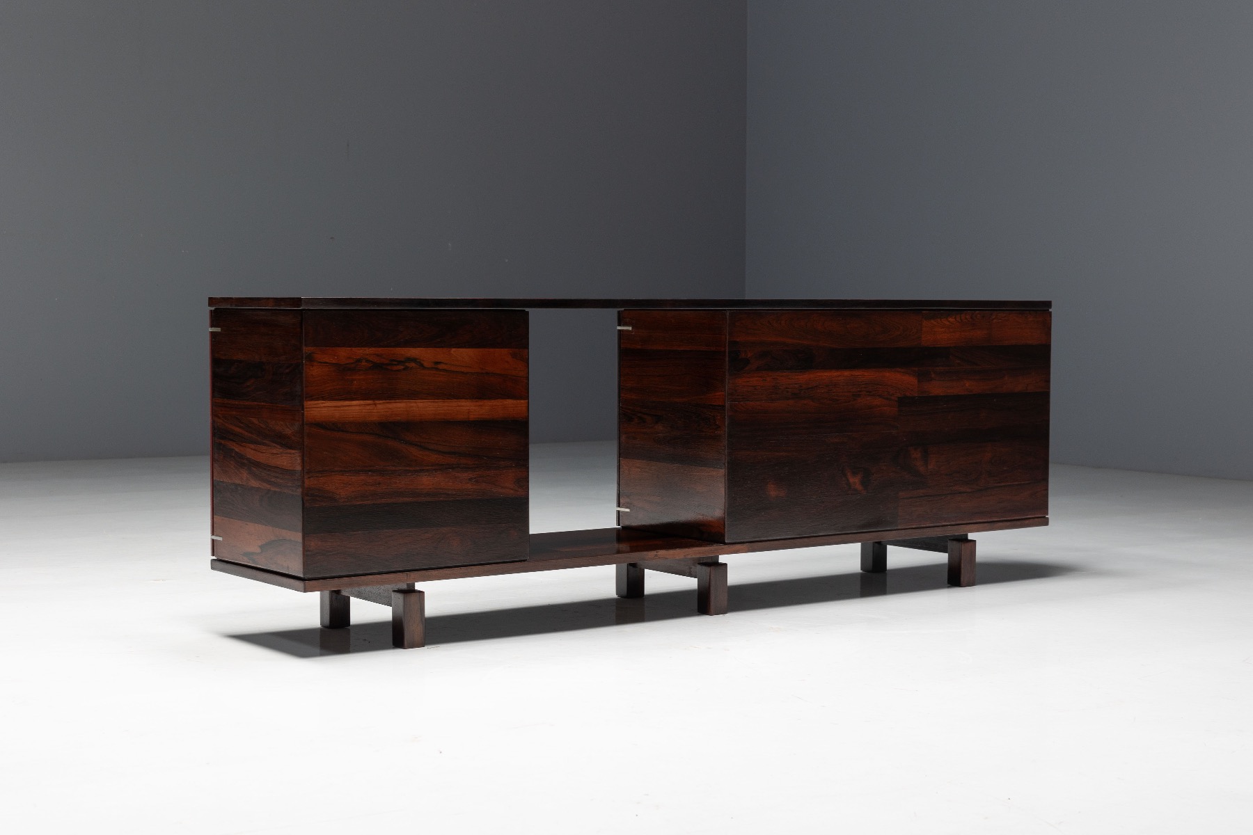 Classic Brazilian modern credenza by Zalszupin