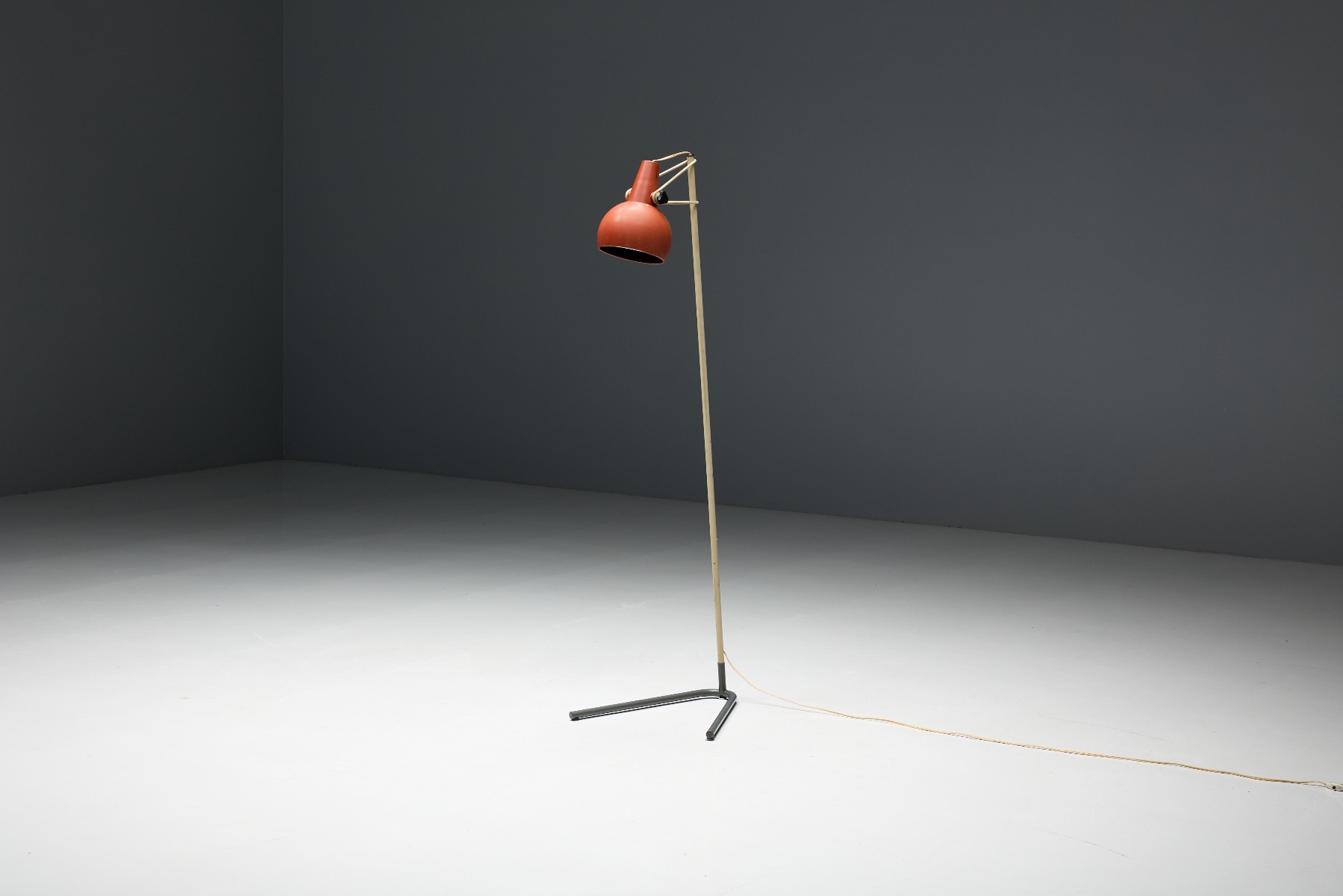 Refined Dutch modern floor lamp from the 1950s by Louis Kalff