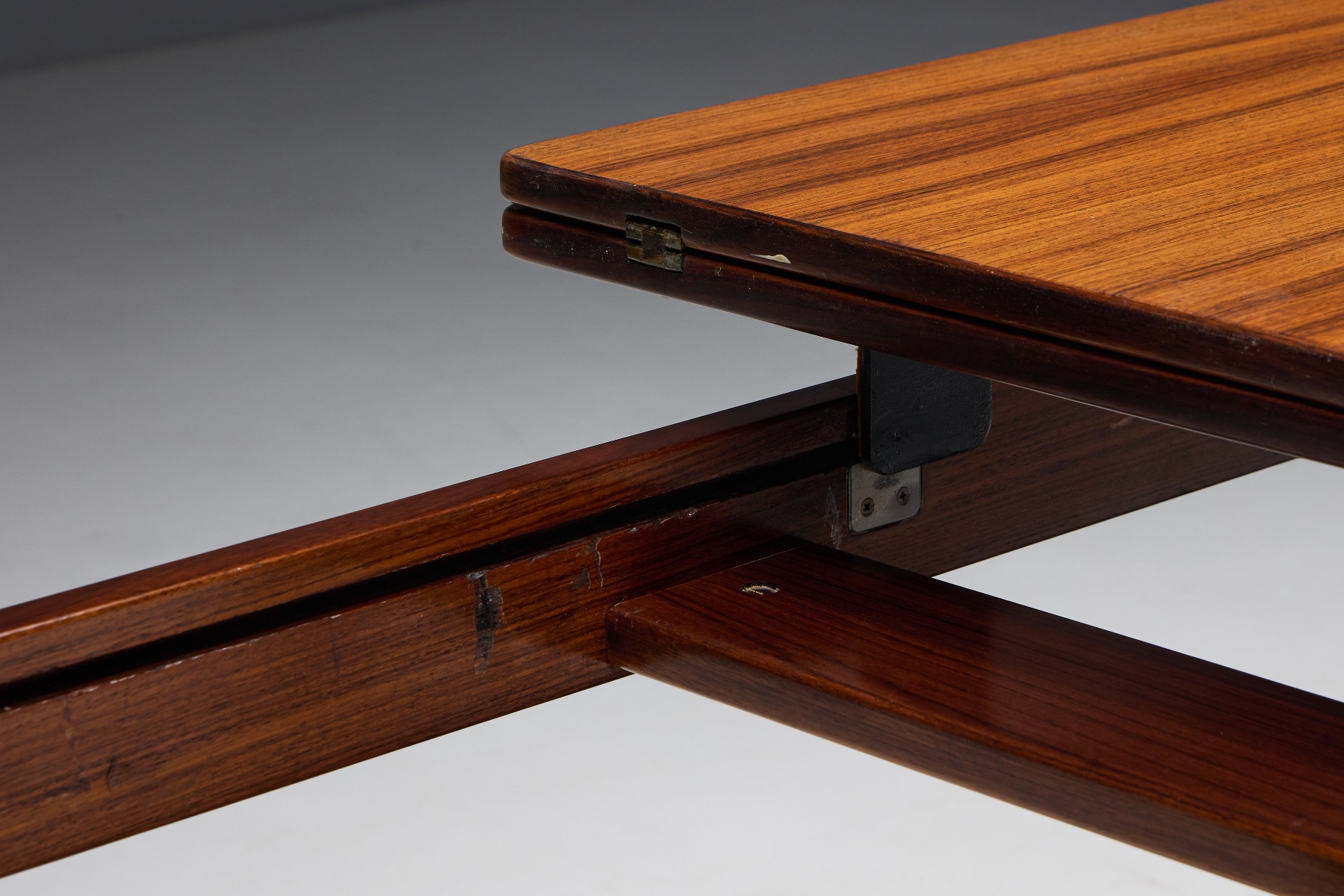 Timeless modern dining table designed by Scarpa