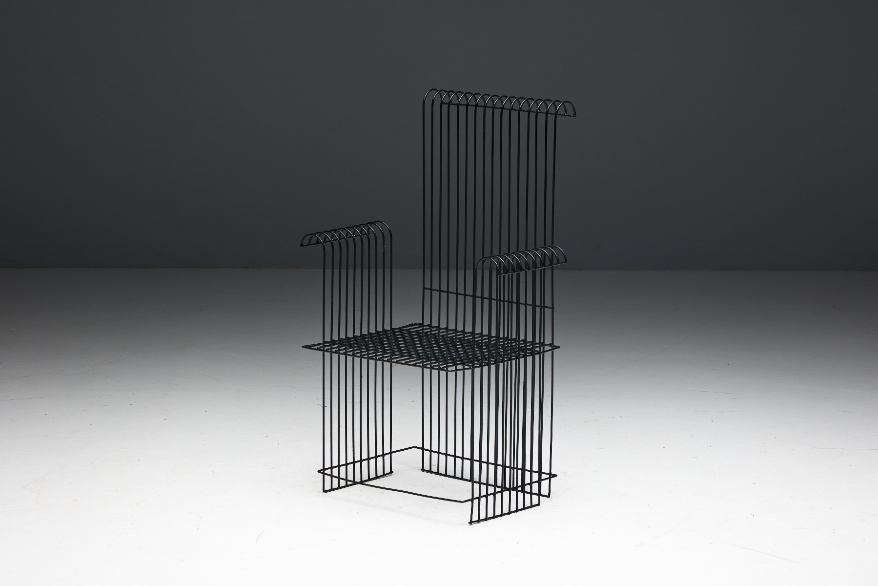 Expressive metal wire patio set