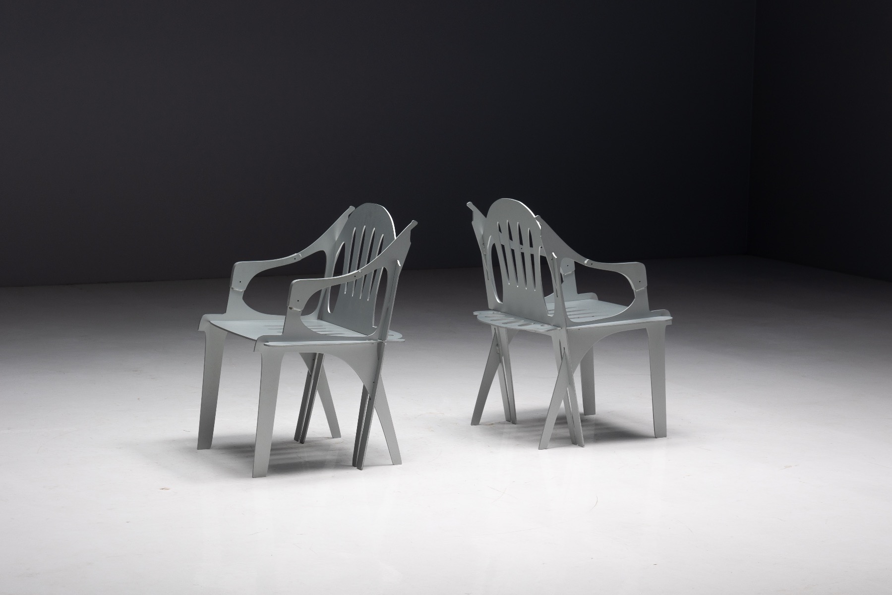 Design object Flatscreen chair with architectural clarity