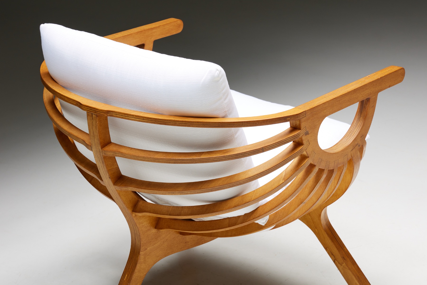 Modern art shell lounge chair from the 1980s
