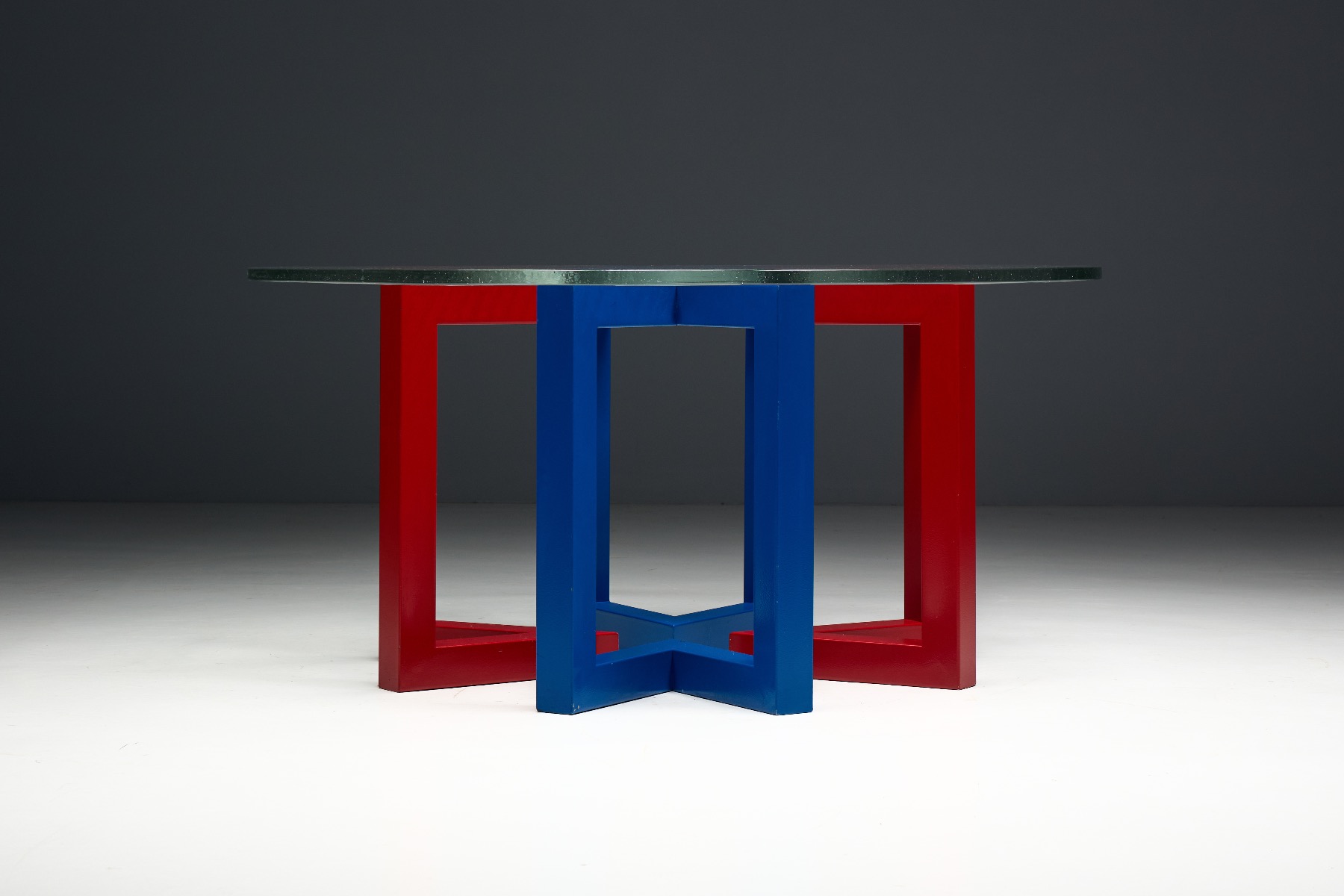 1980s postmodern dining table featuring sculptural glass top
