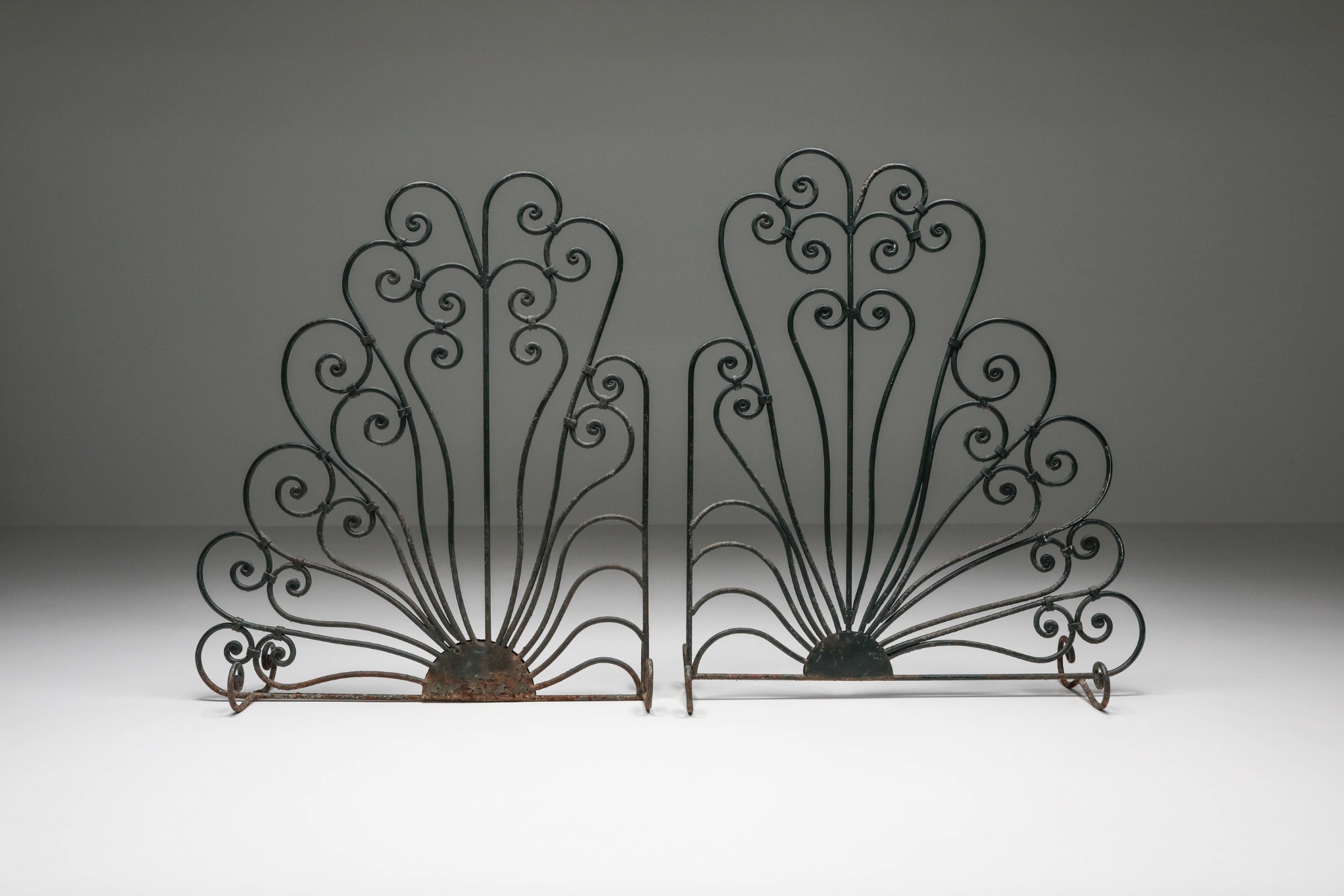 Chinese style room divider in wood from the 1900s design