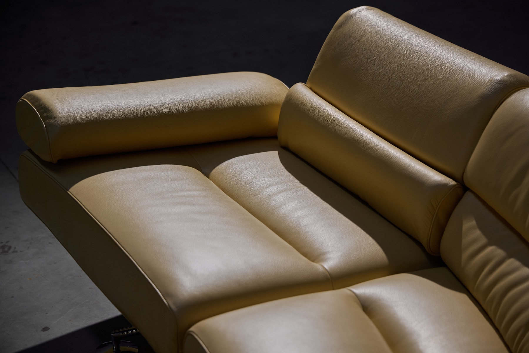 Vintage De Sede DS-470 leather sofa from the 1970s