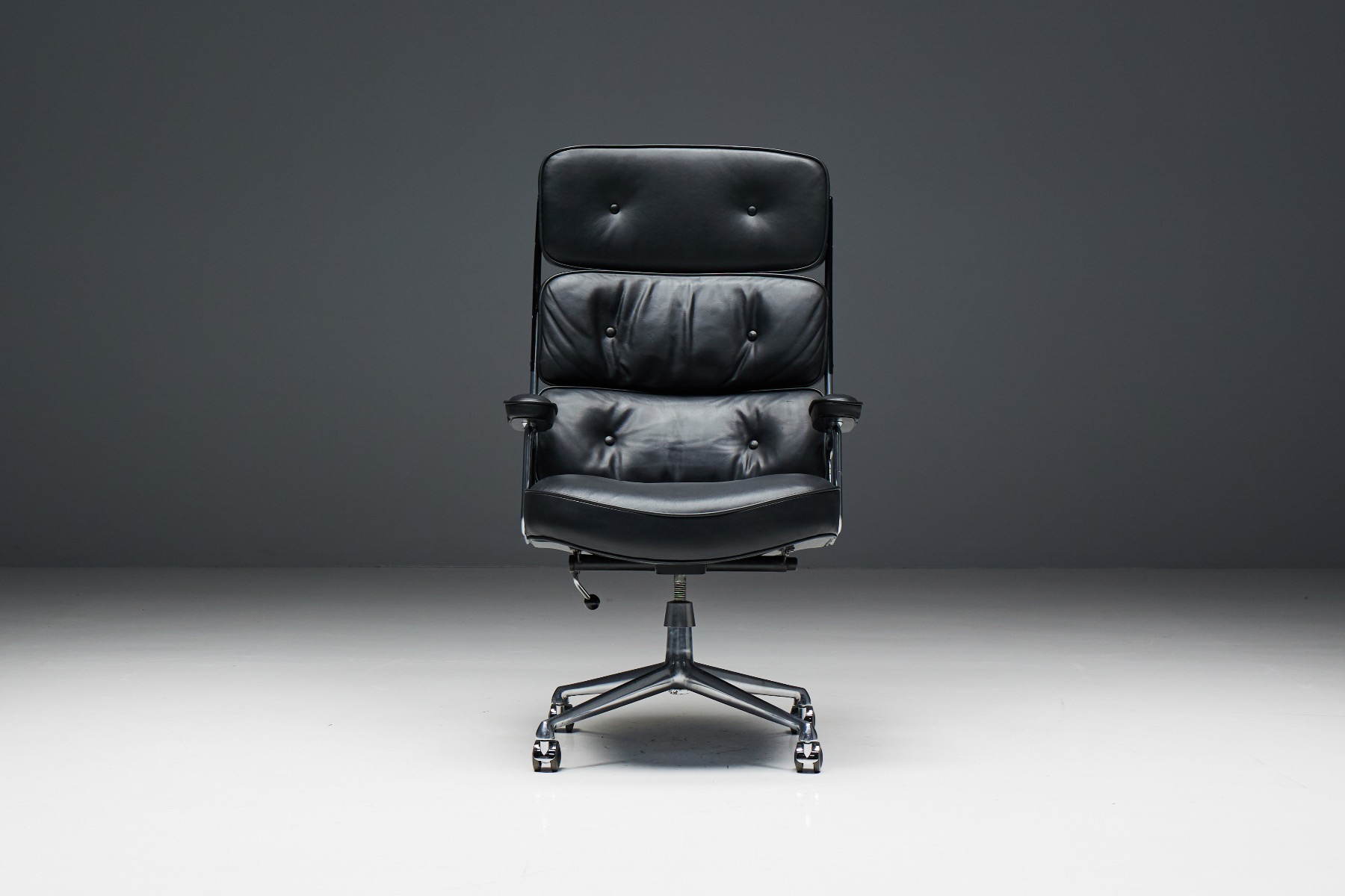 Eames ES104 lobby chair for Herman Miller