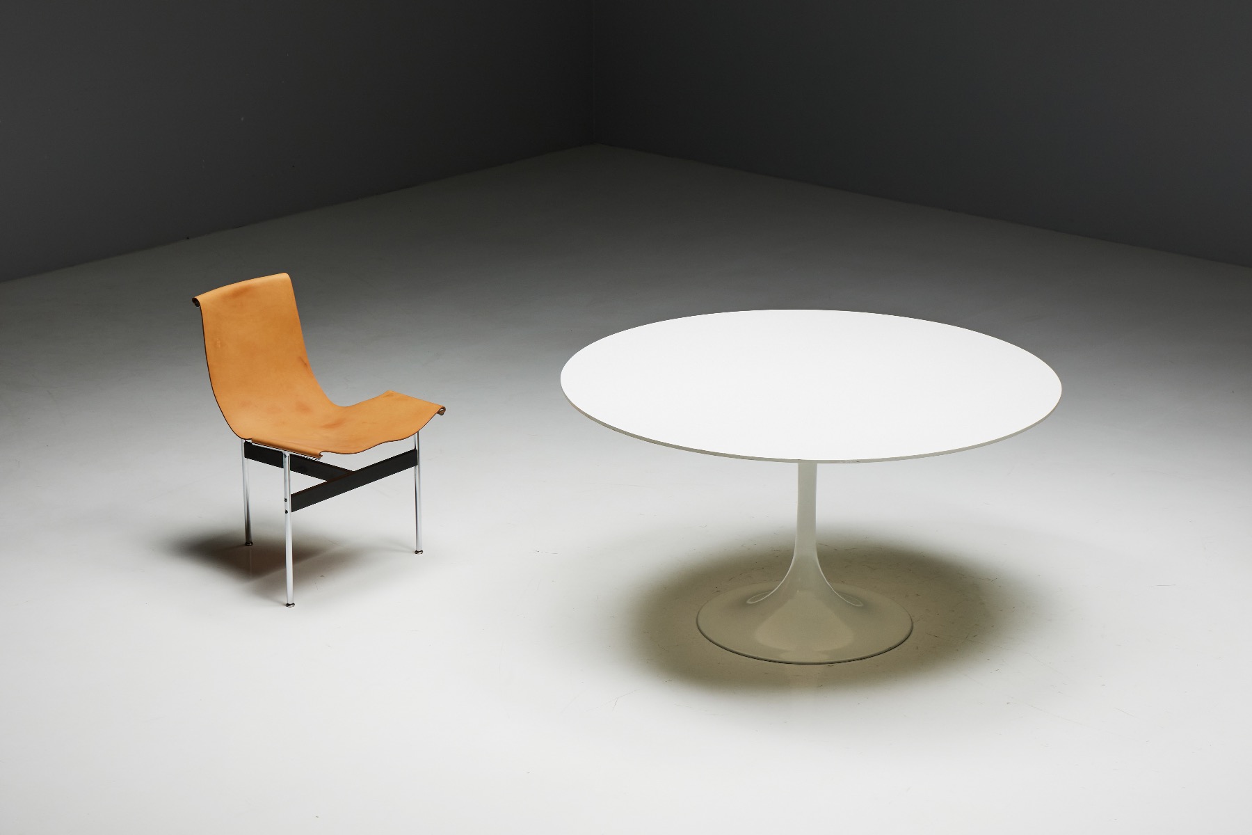 Eero Saarinen tulip table for Knoll design