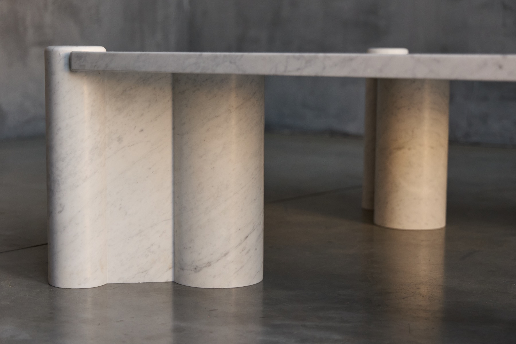 1960s Knoll Jumbo marble coffee table by Gae Aulenti