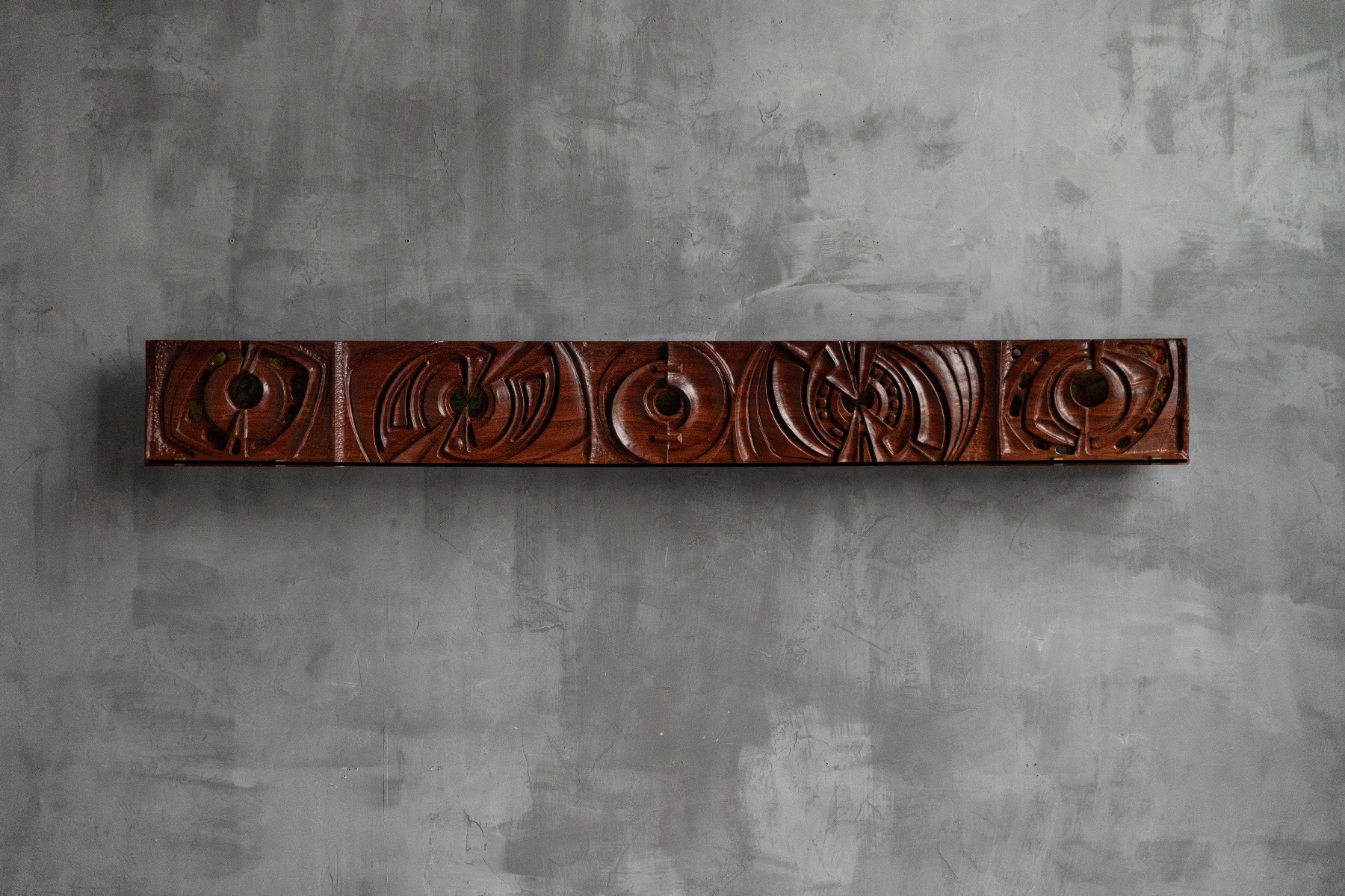 Italian carved wood wall panel designed by Gianni Pinna in the 1970s